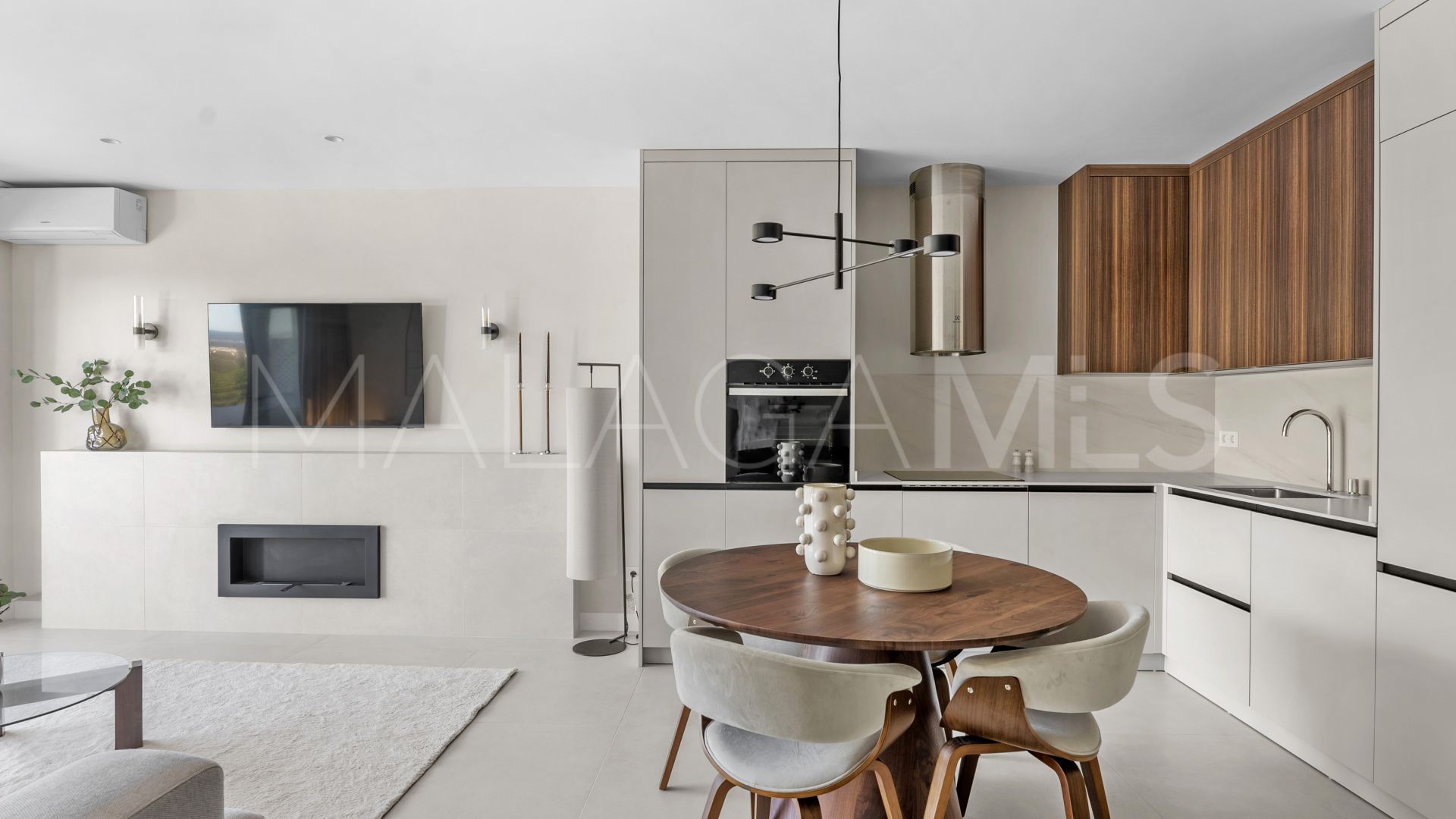 For sale Los Almendros apartment with 3 bedrooms