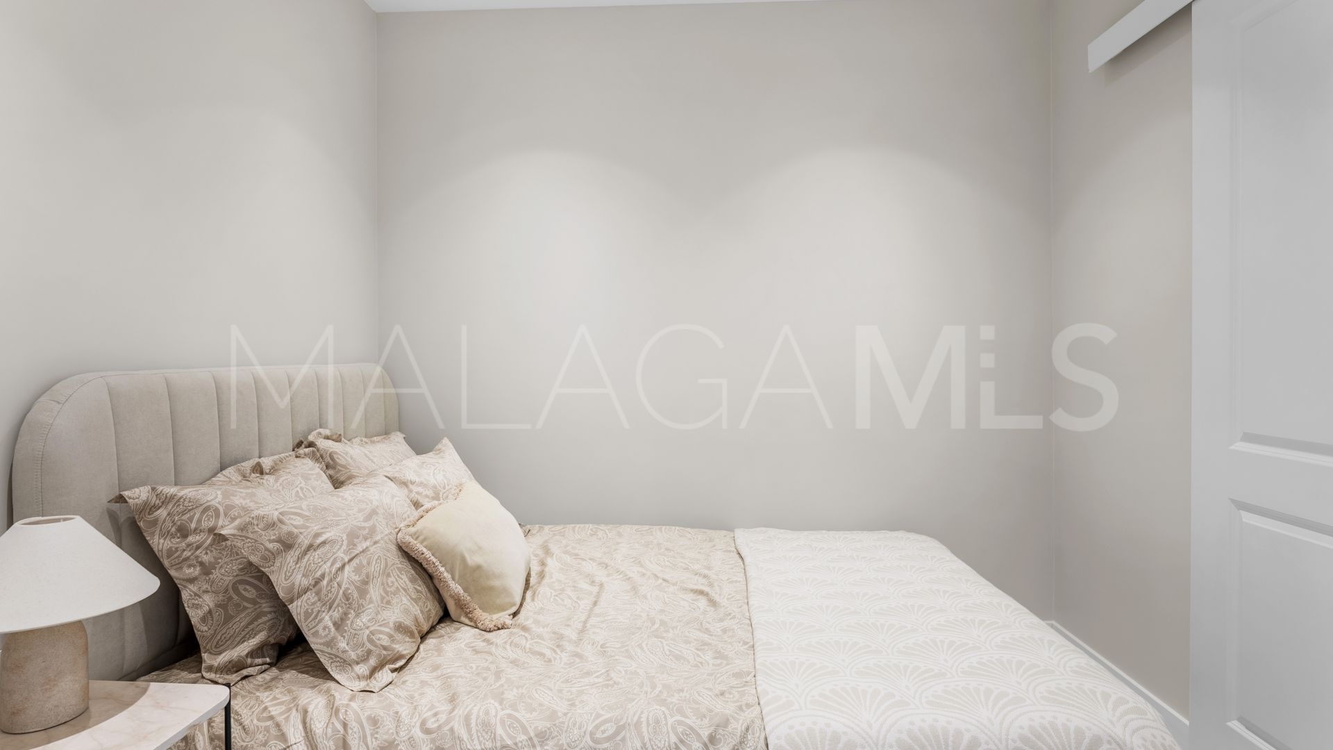 For sale Los Almendros apartment with 3 bedrooms
