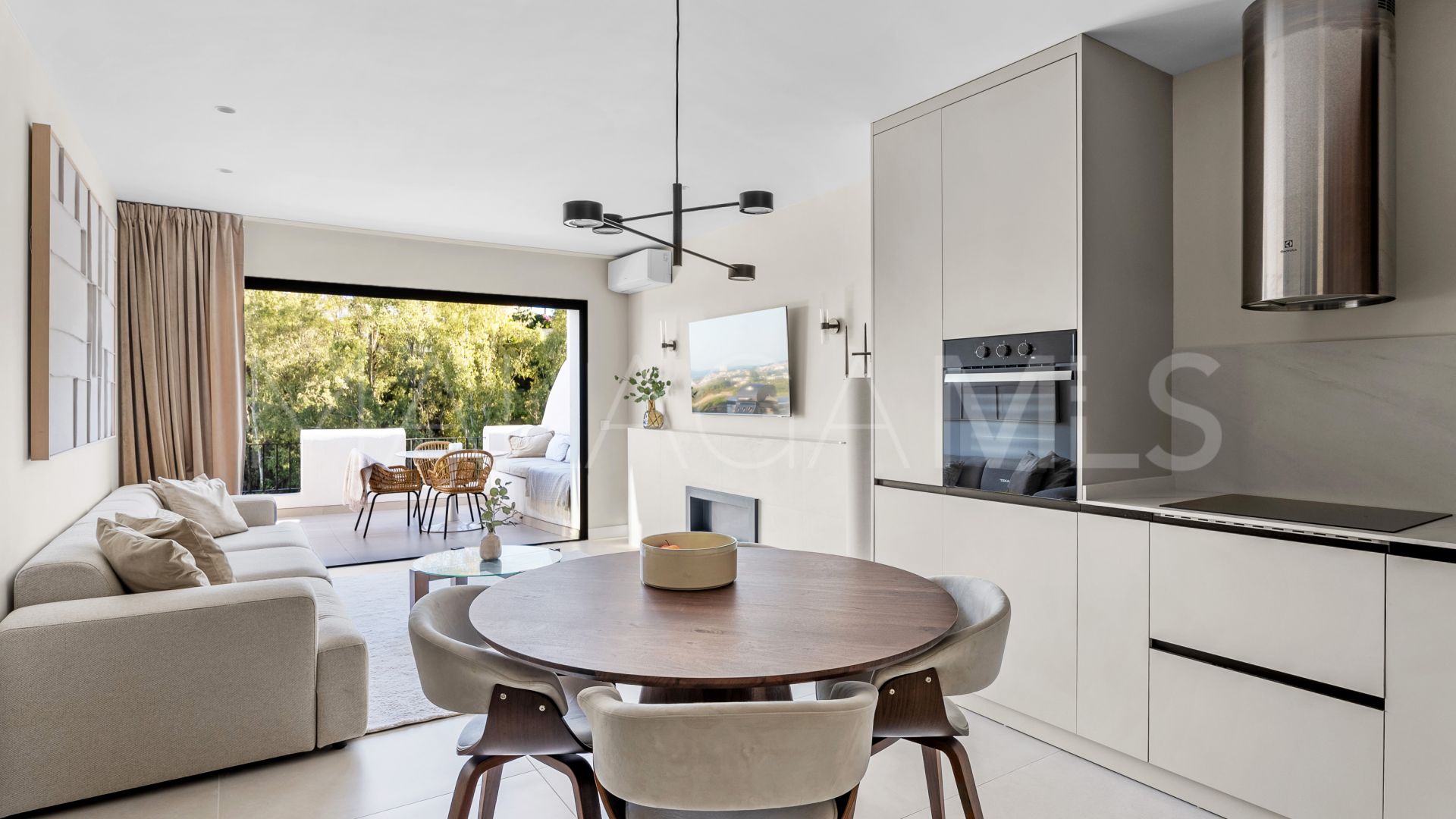 For sale Los Almendros apartment with 3 bedrooms