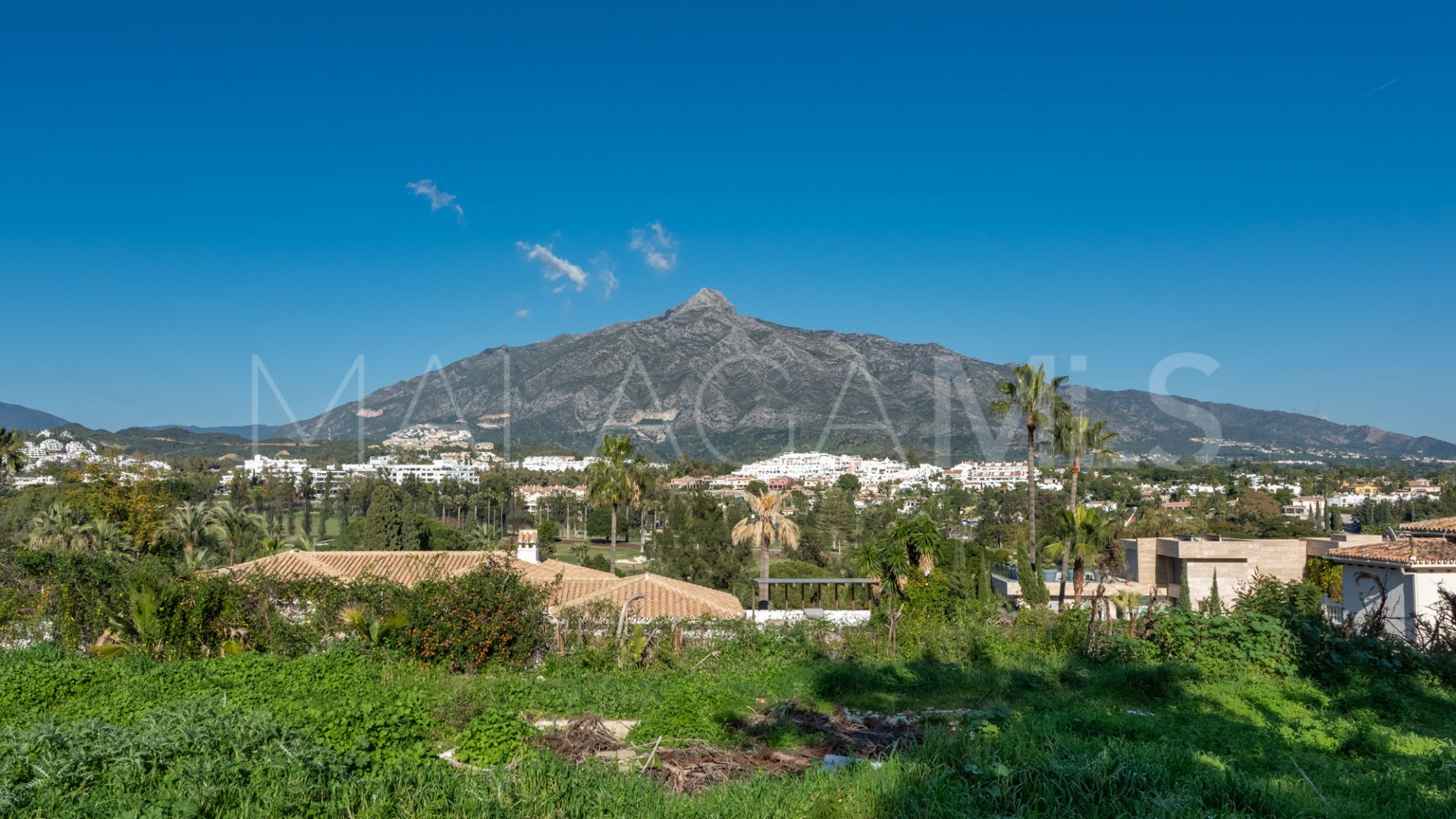 Villa for sale in Nueva Andalucia