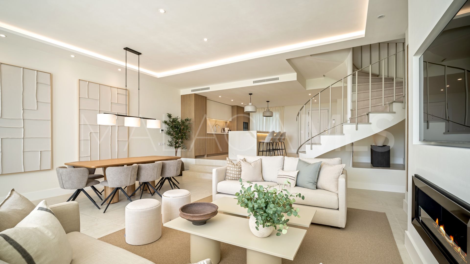 For sale town house in La Quinta with 4 bedrooms