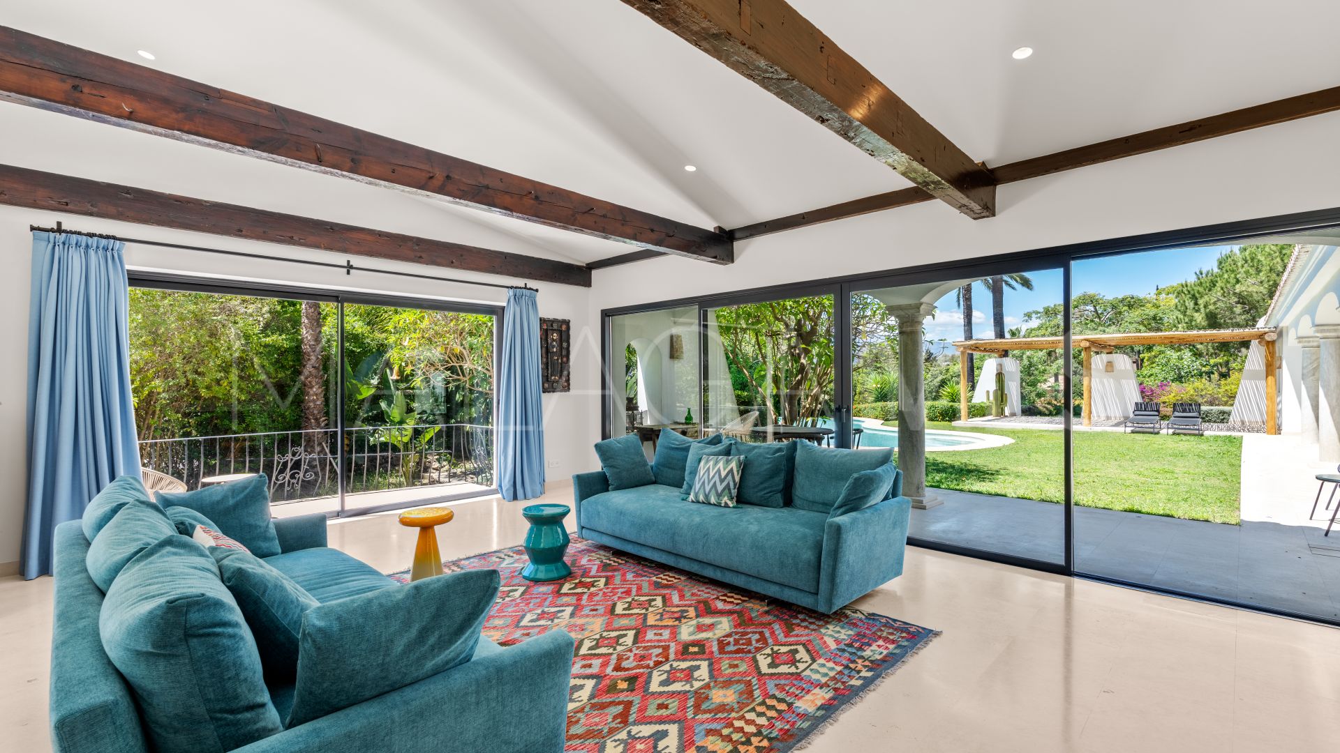 Villa for sale in Guadalmina Baja