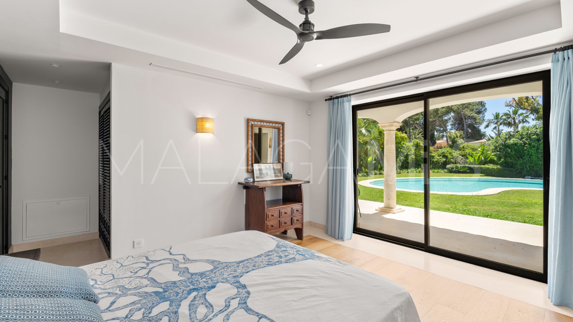 Villa for sale in Guadalmina Baja