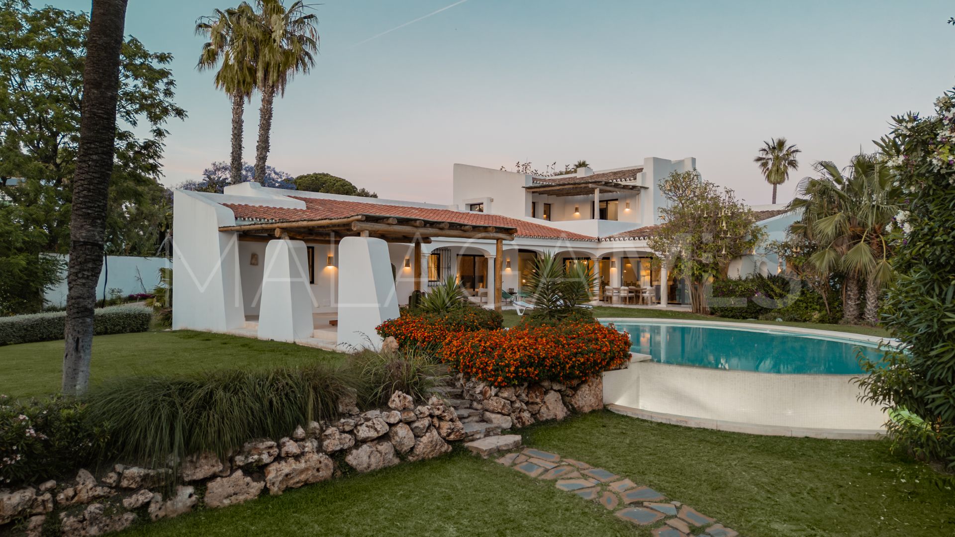 Villa for sale in Guadalmina Baja