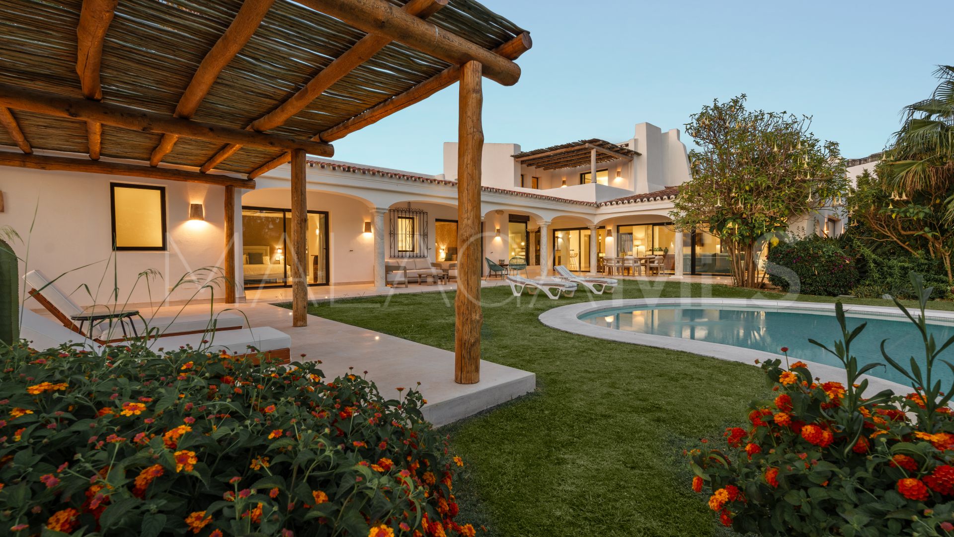 Villa for sale in Guadalmina Baja