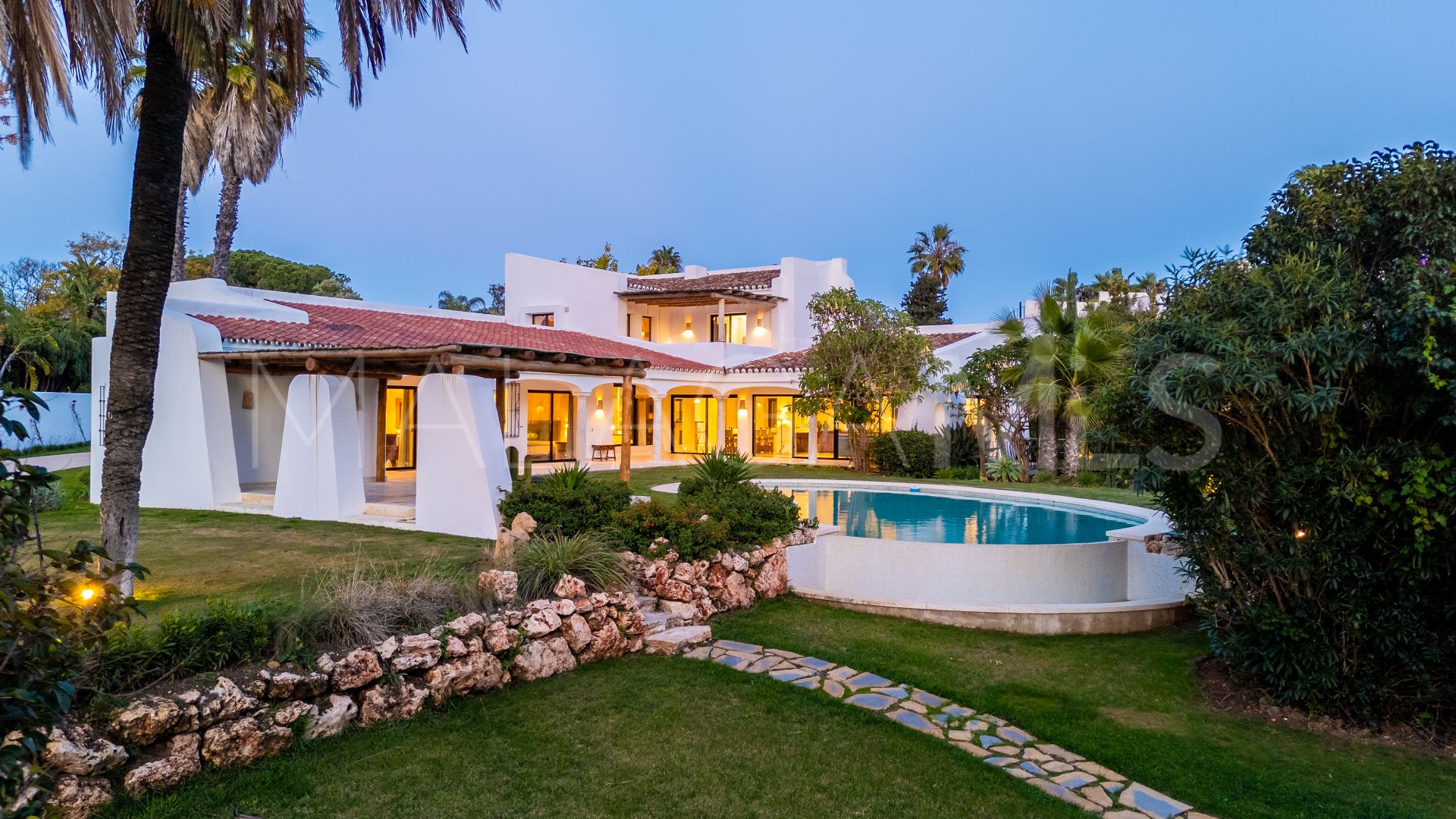 Villa for sale in Guadalmina Baja