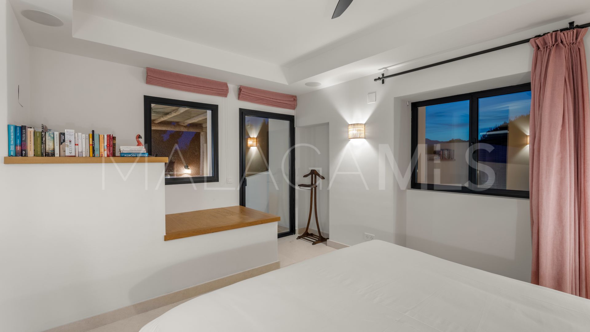 Villa for sale in Guadalmina Baja