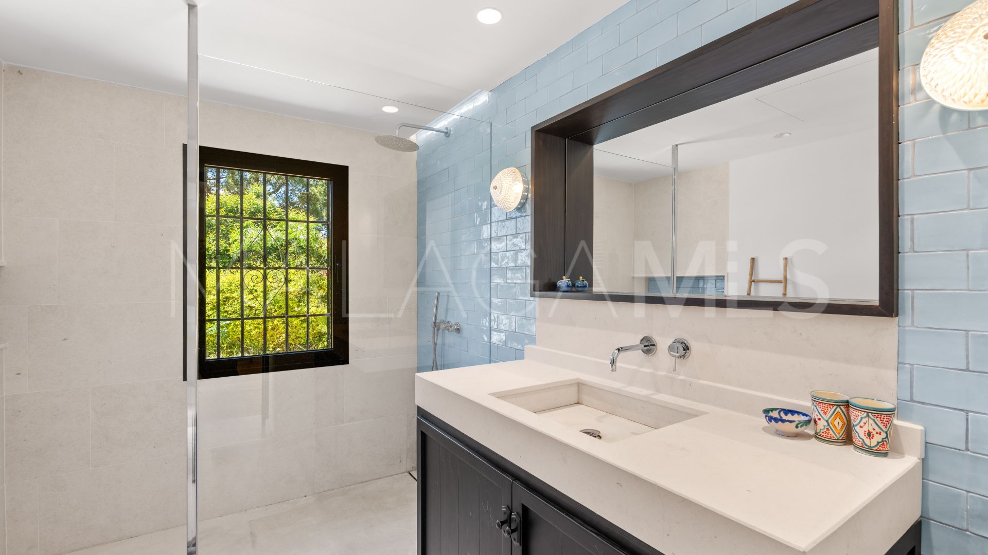 Villa for sale in Guadalmina Baja