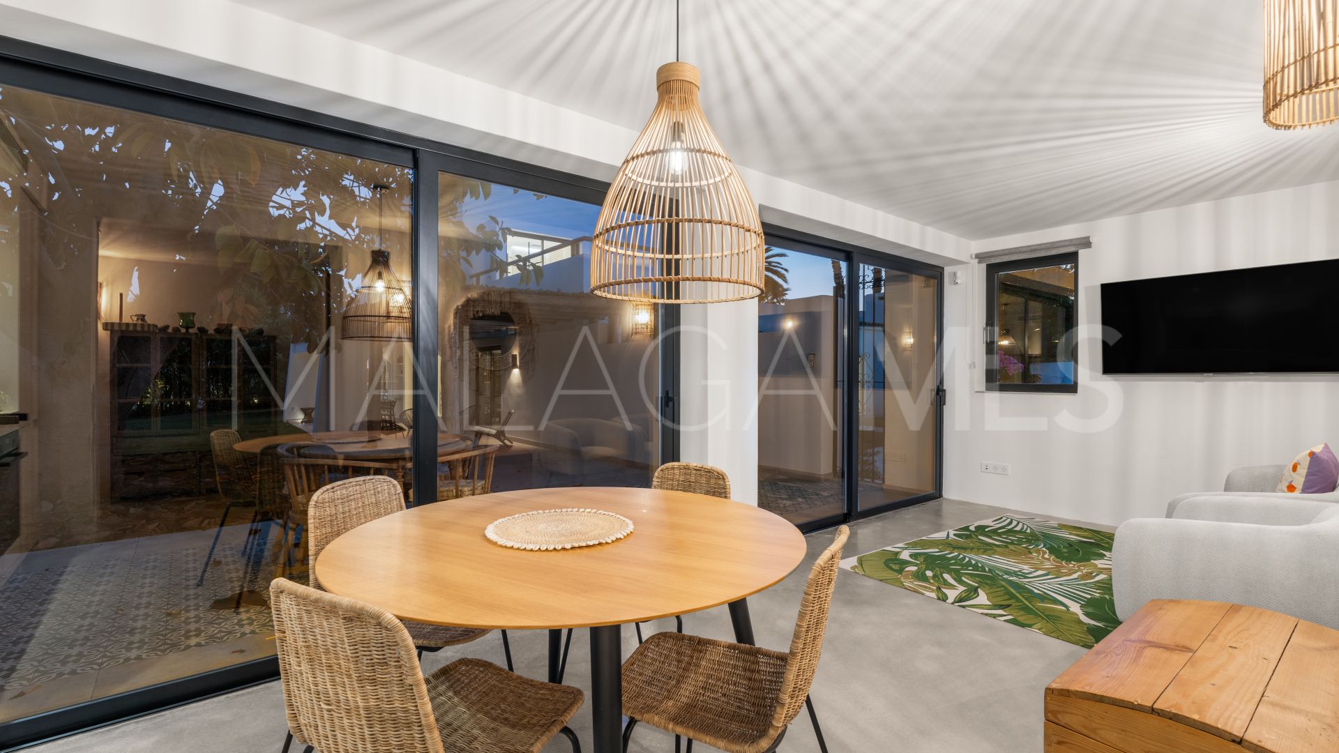 Villa for sale in Guadalmina Baja