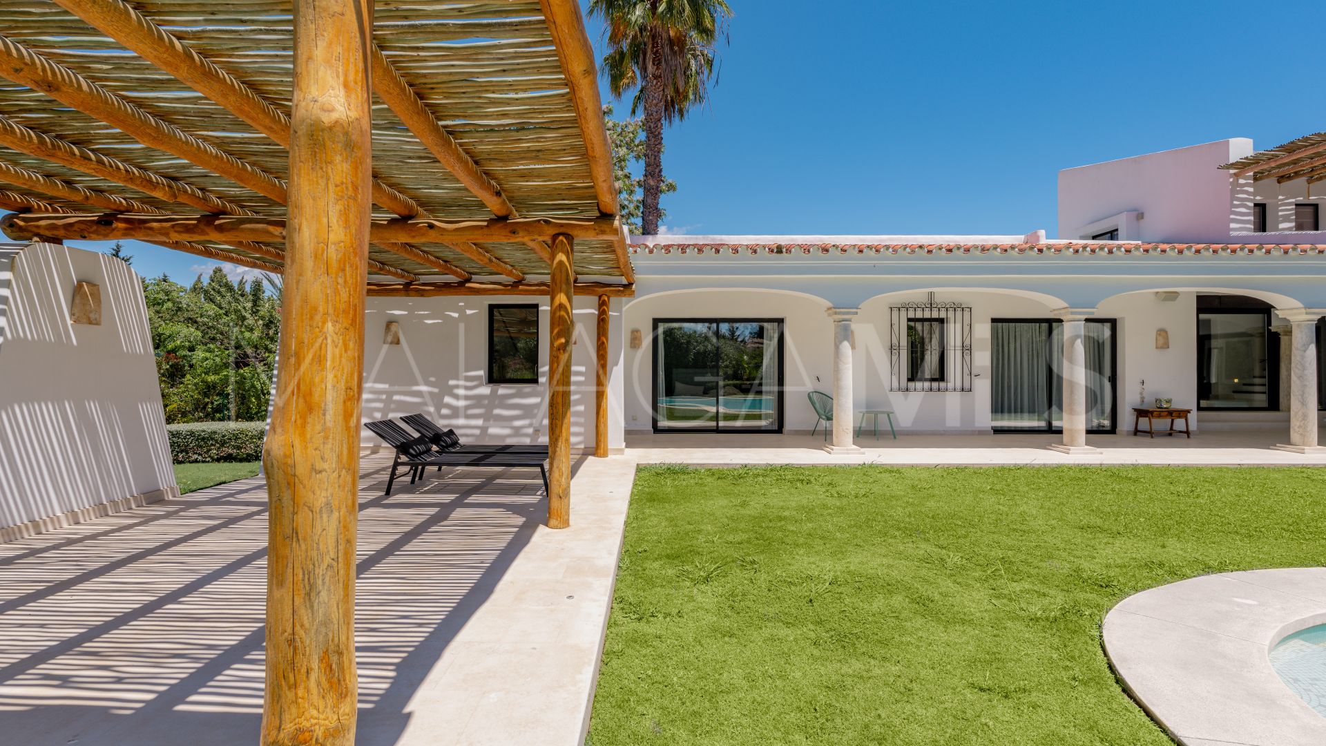 Villa for sale in Guadalmina Baja