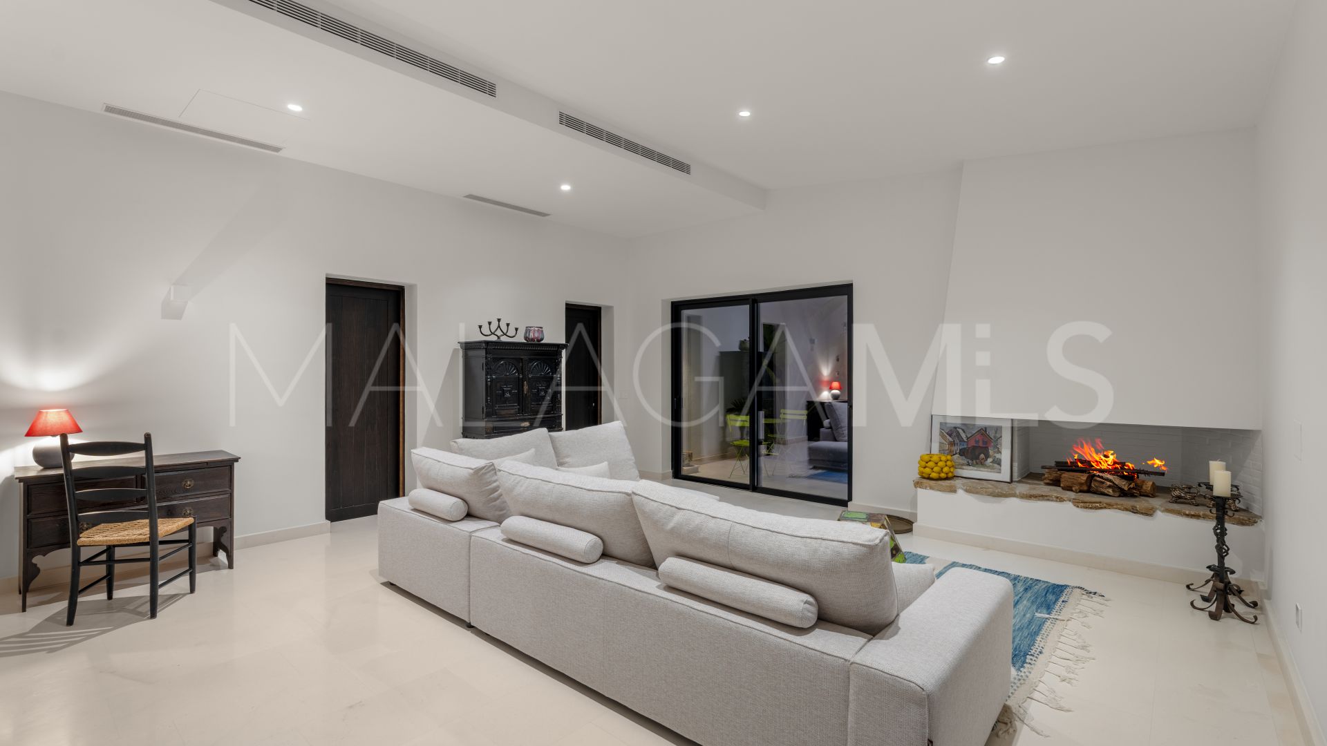 Villa for sale in Guadalmina Baja