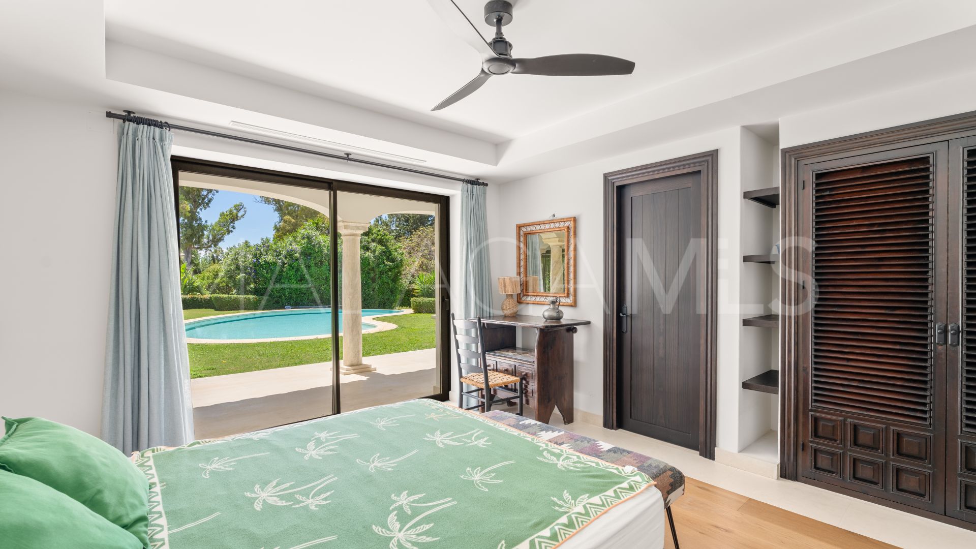 Villa for sale in Guadalmina Baja