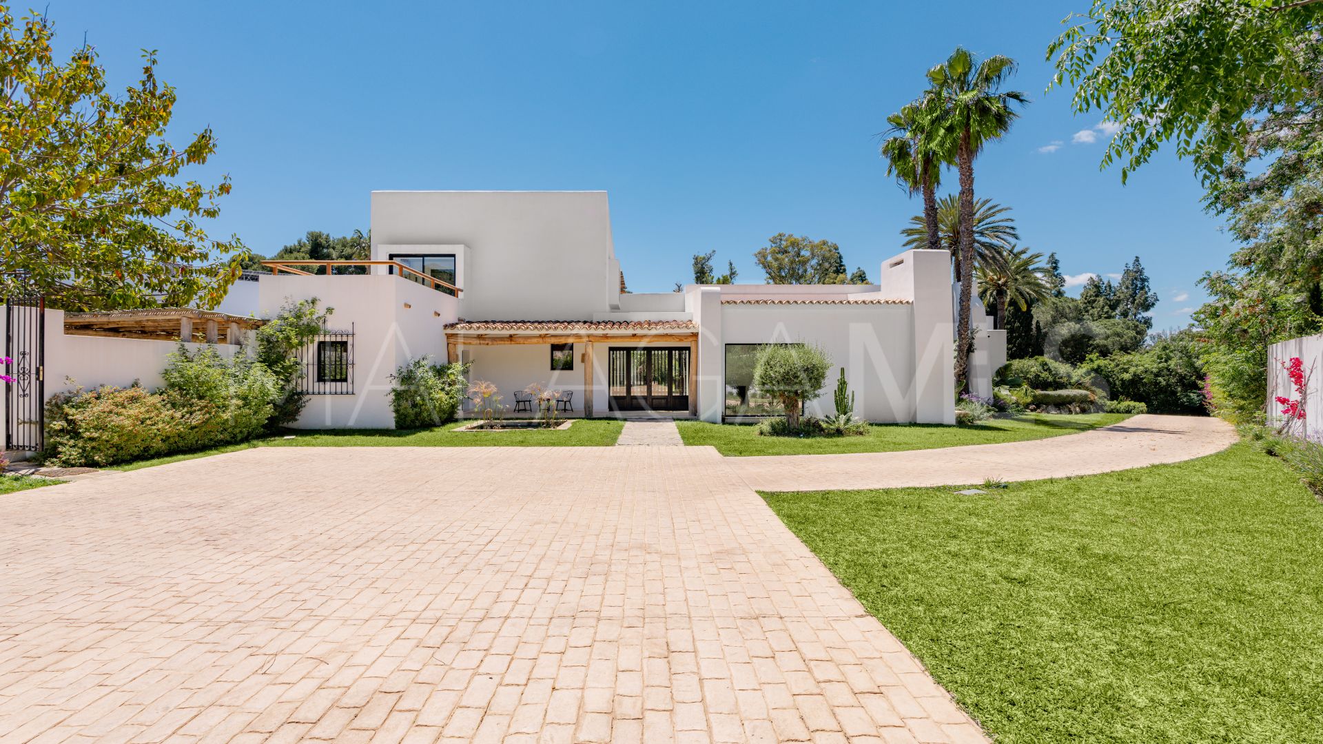 Villa for sale in Guadalmina Baja