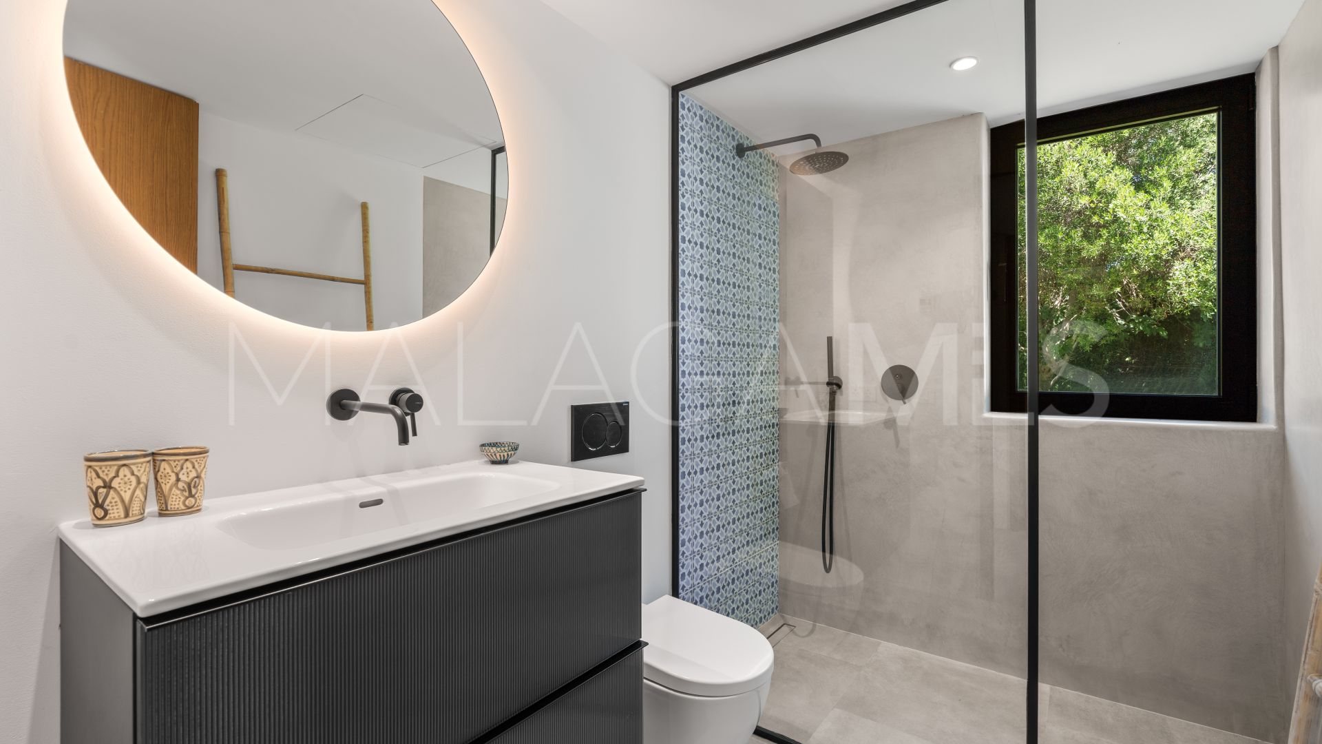 Villa for sale in Guadalmina Baja