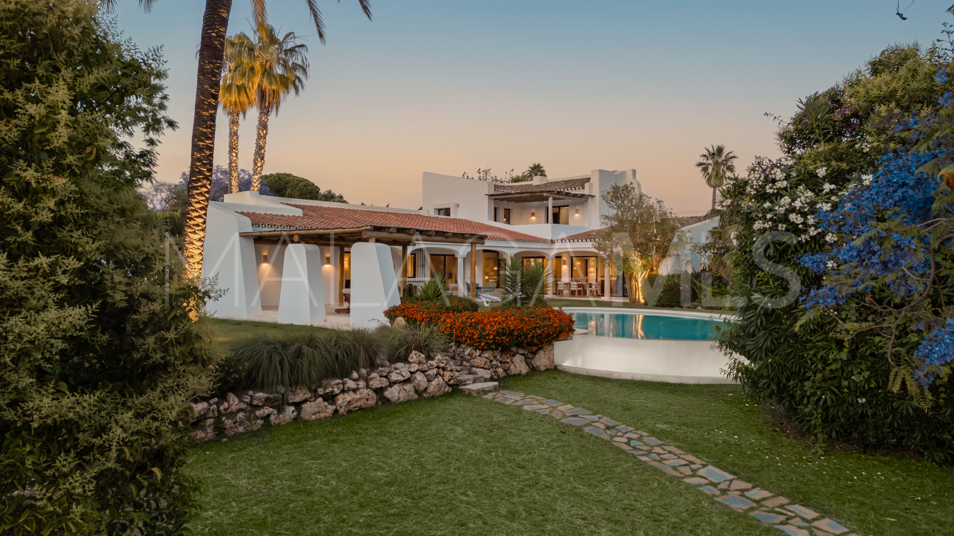 Villa for sale in Guadalmina Baja
