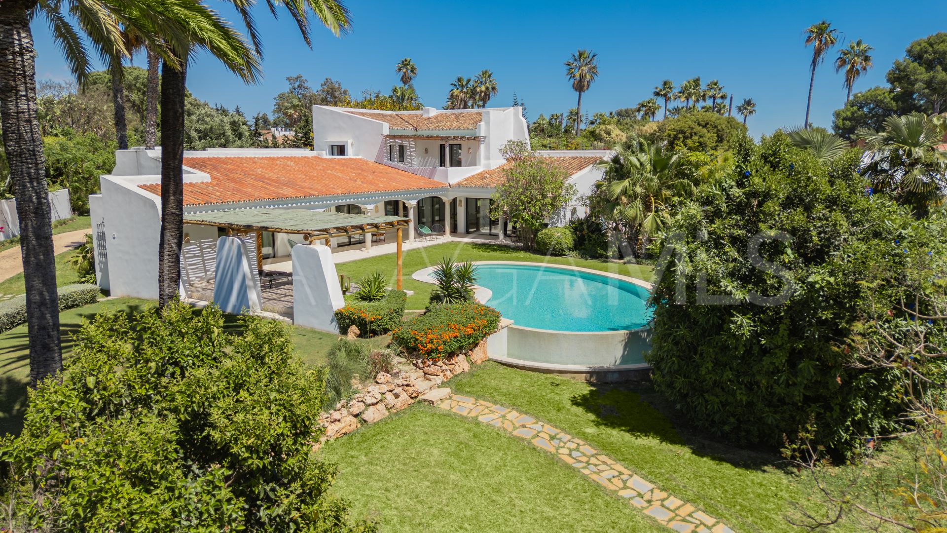 Villa for sale in Guadalmina Baja