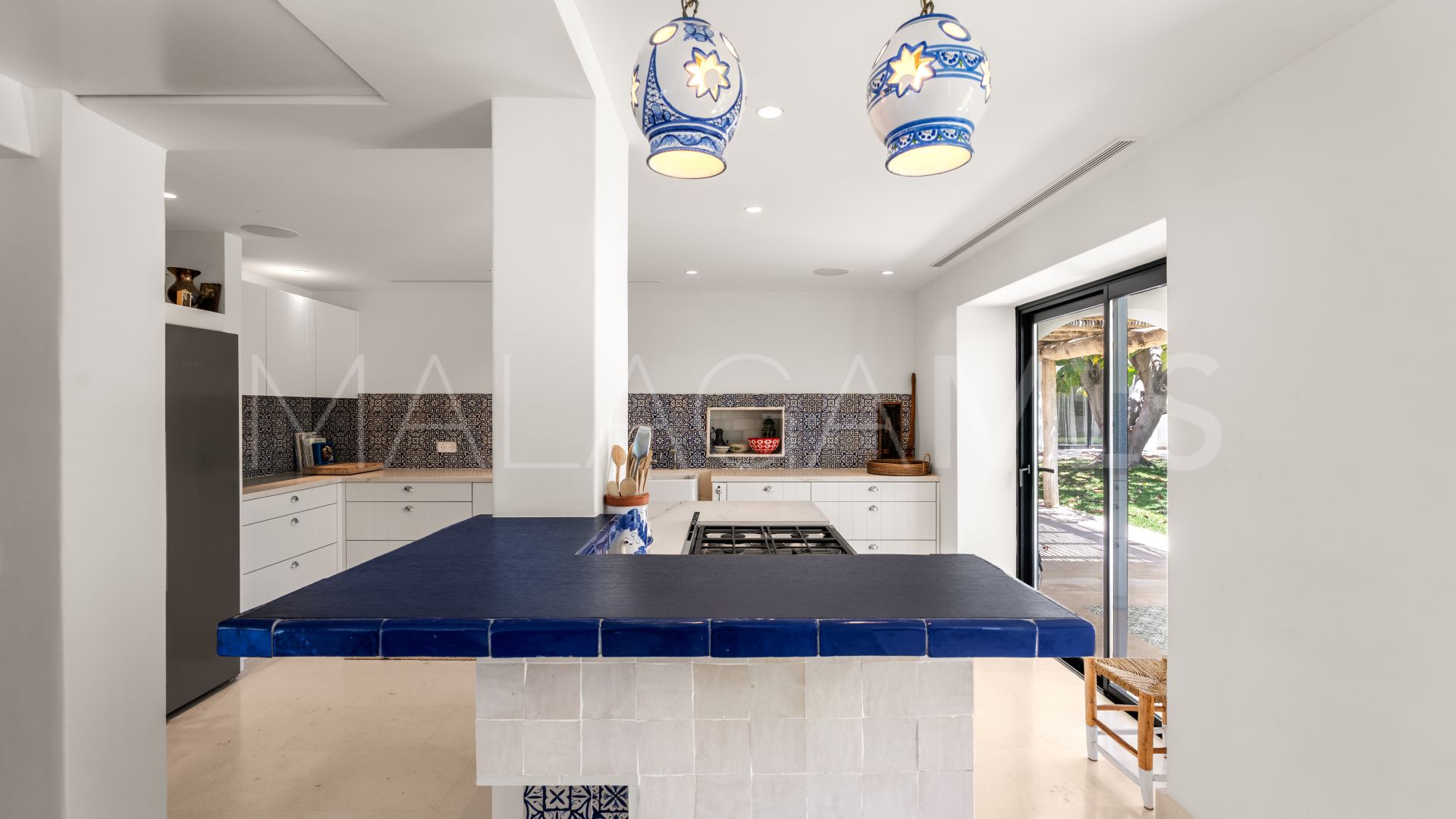 Villa for sale in Guadalmina Baja