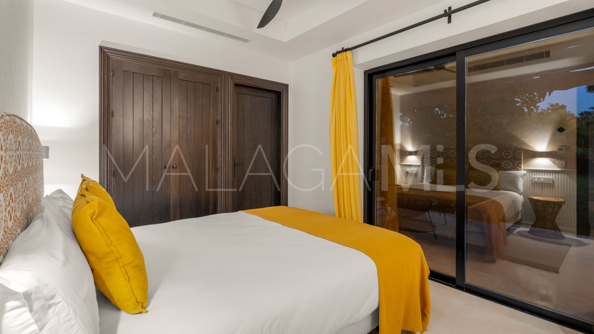Villa for sale in Guadalmina Baja