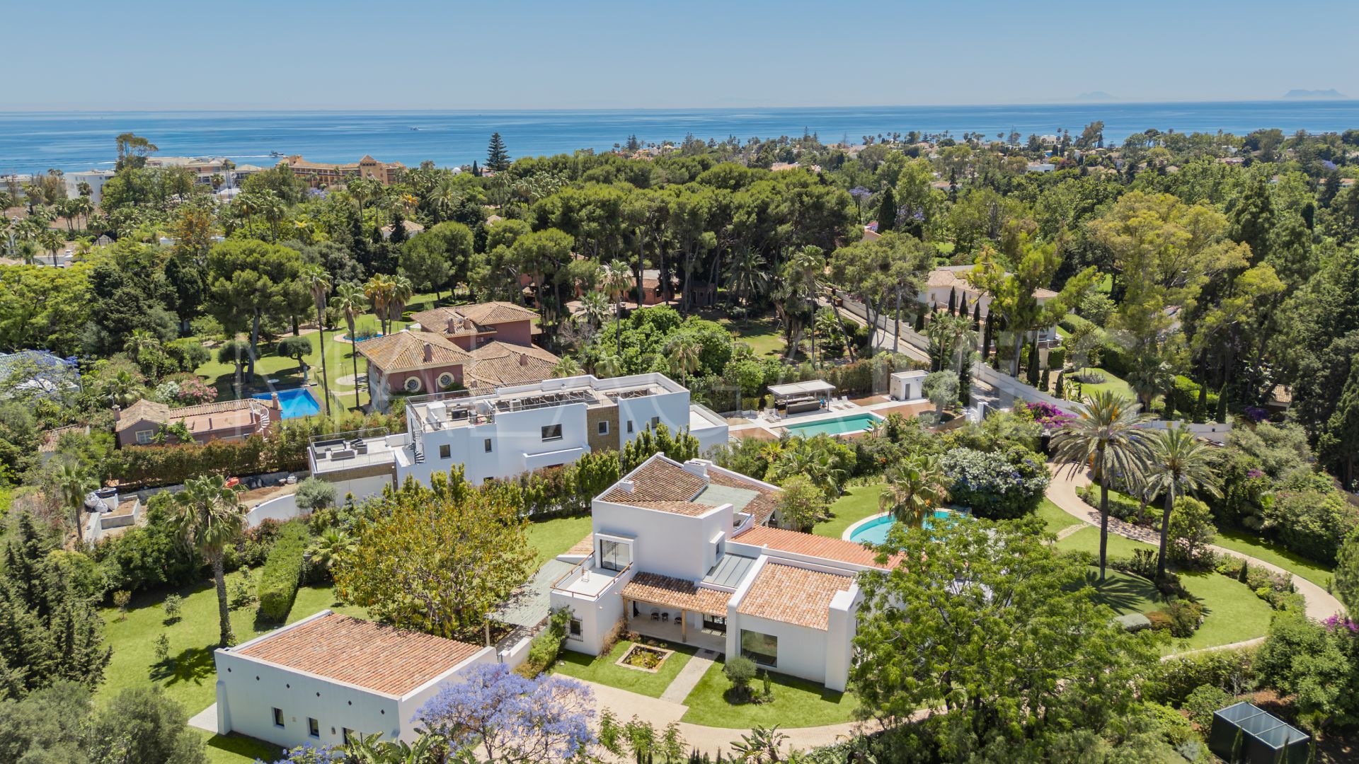 Villa for sale in Guadalmina Baja