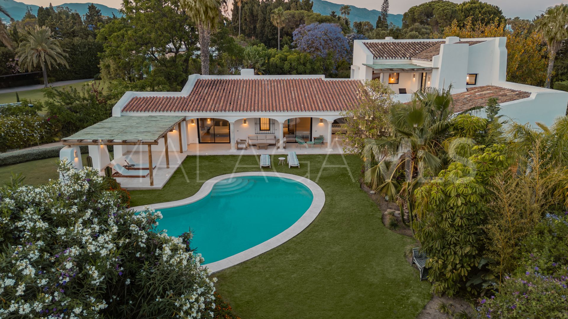 Villa for sale in Guadalmina Baja