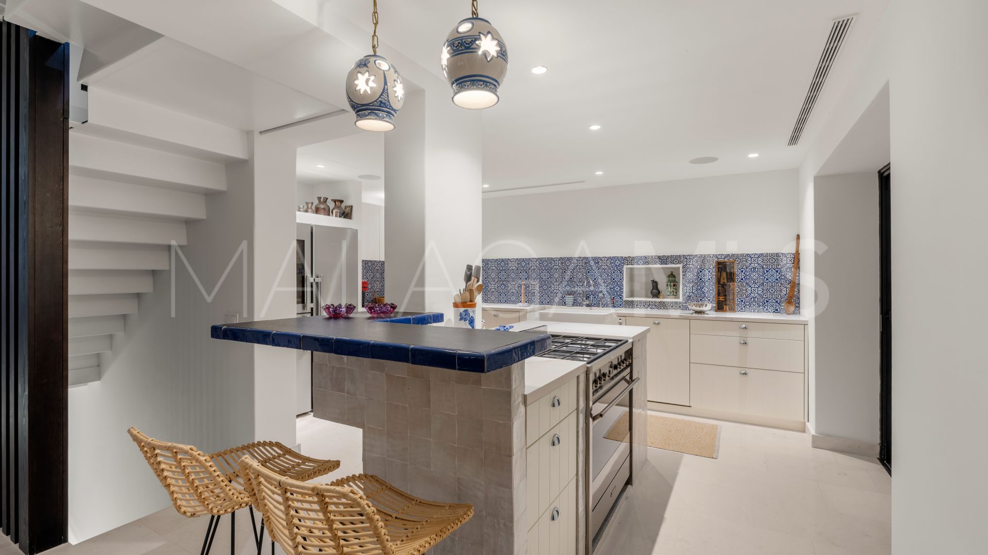 Villa for sale in Guadalmina Baja