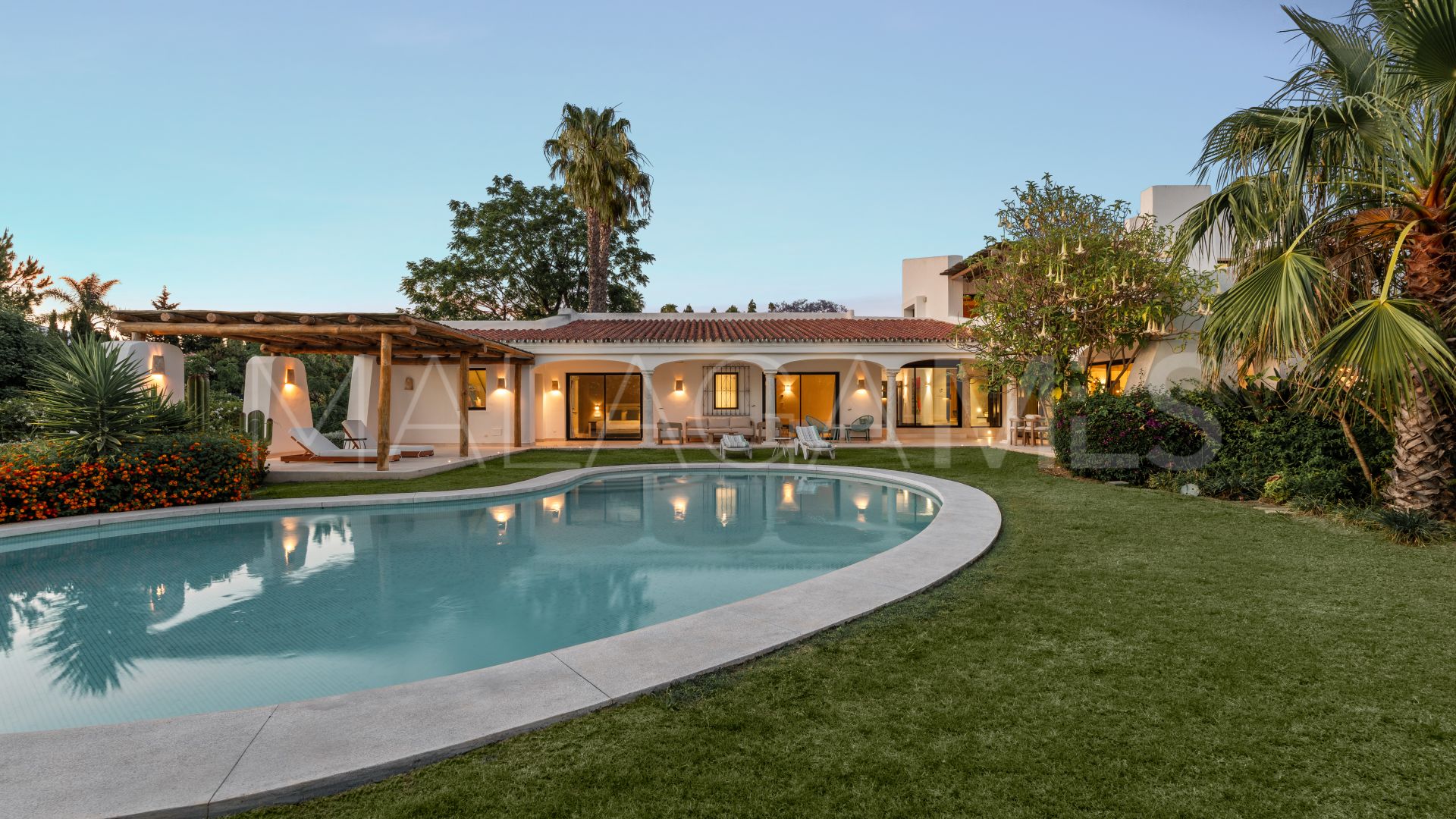 Villa for sale in Guadalmina Baja