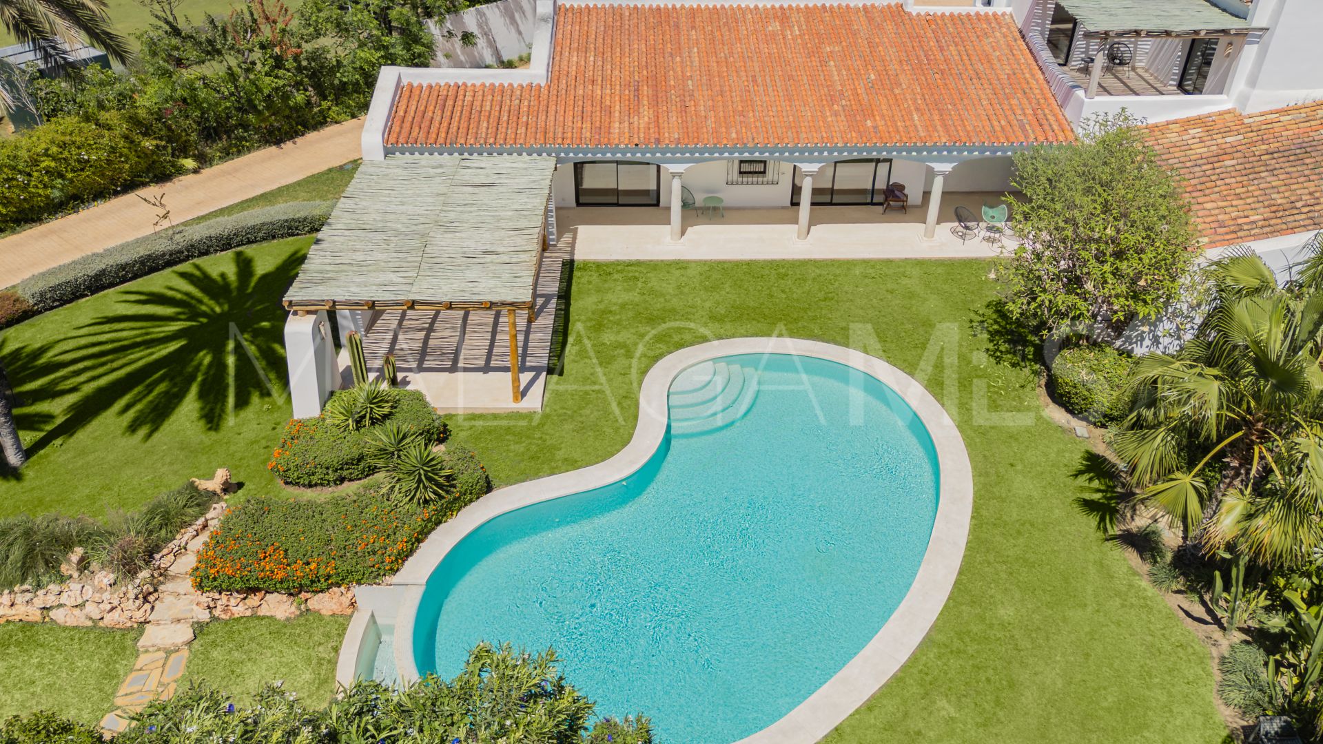 Villa for sale in Guadalmina Baja