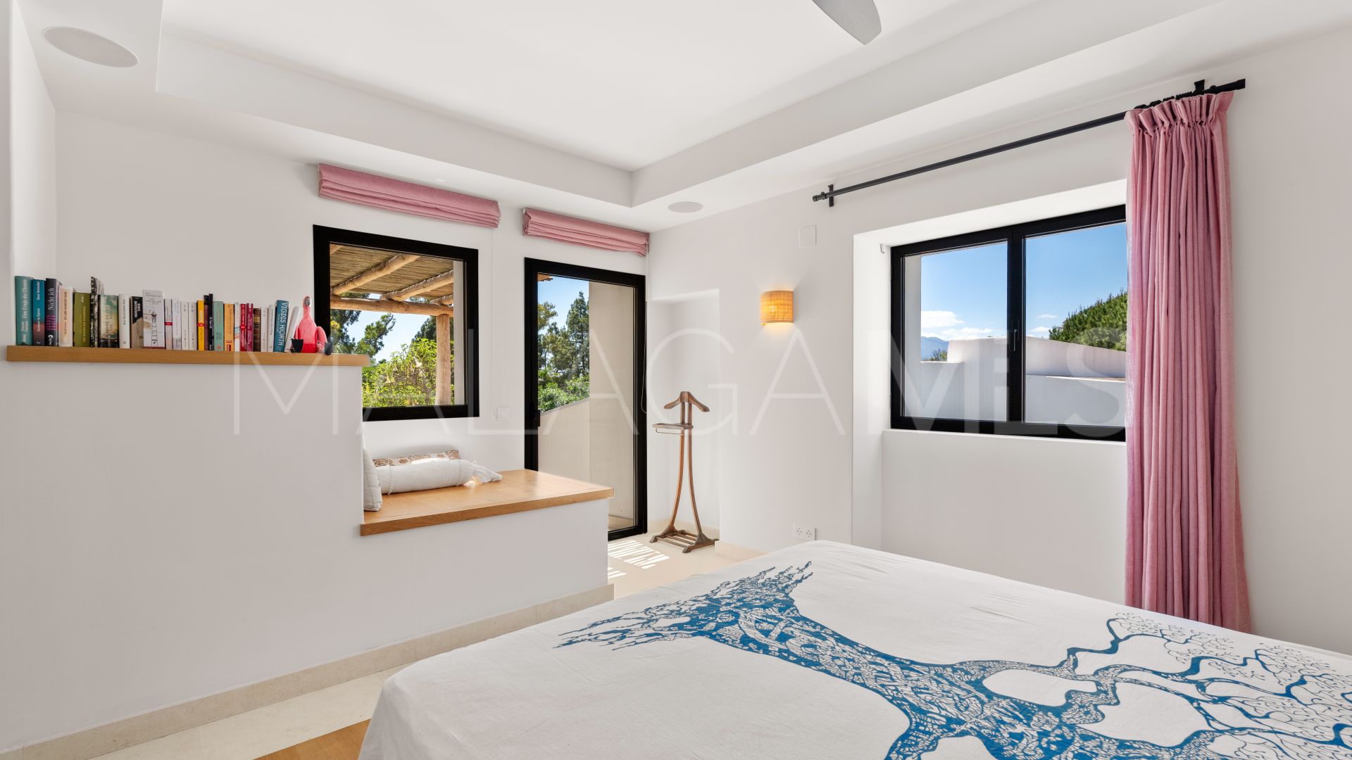 Villa for sale in Guadalmina Baja