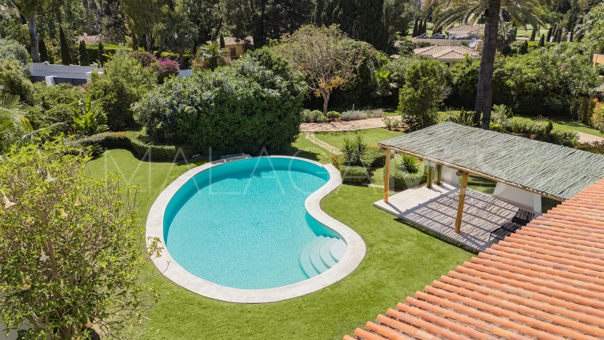 Villa for sale in Guadalmina Baja