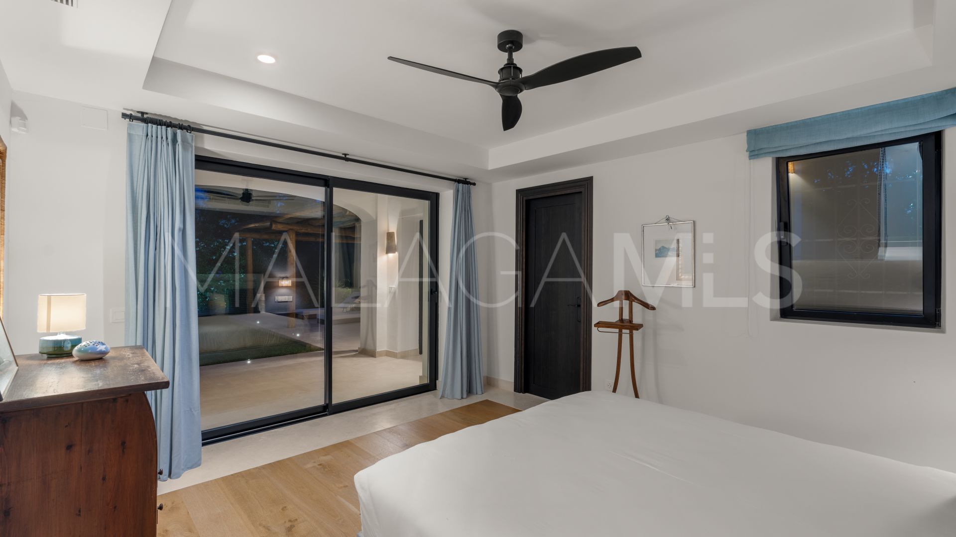 Villa for sale in Guadalmina Baja