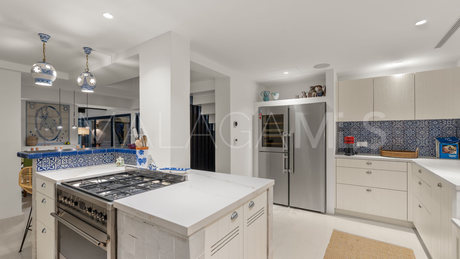 Villa for sale in Guadalmina Baja
