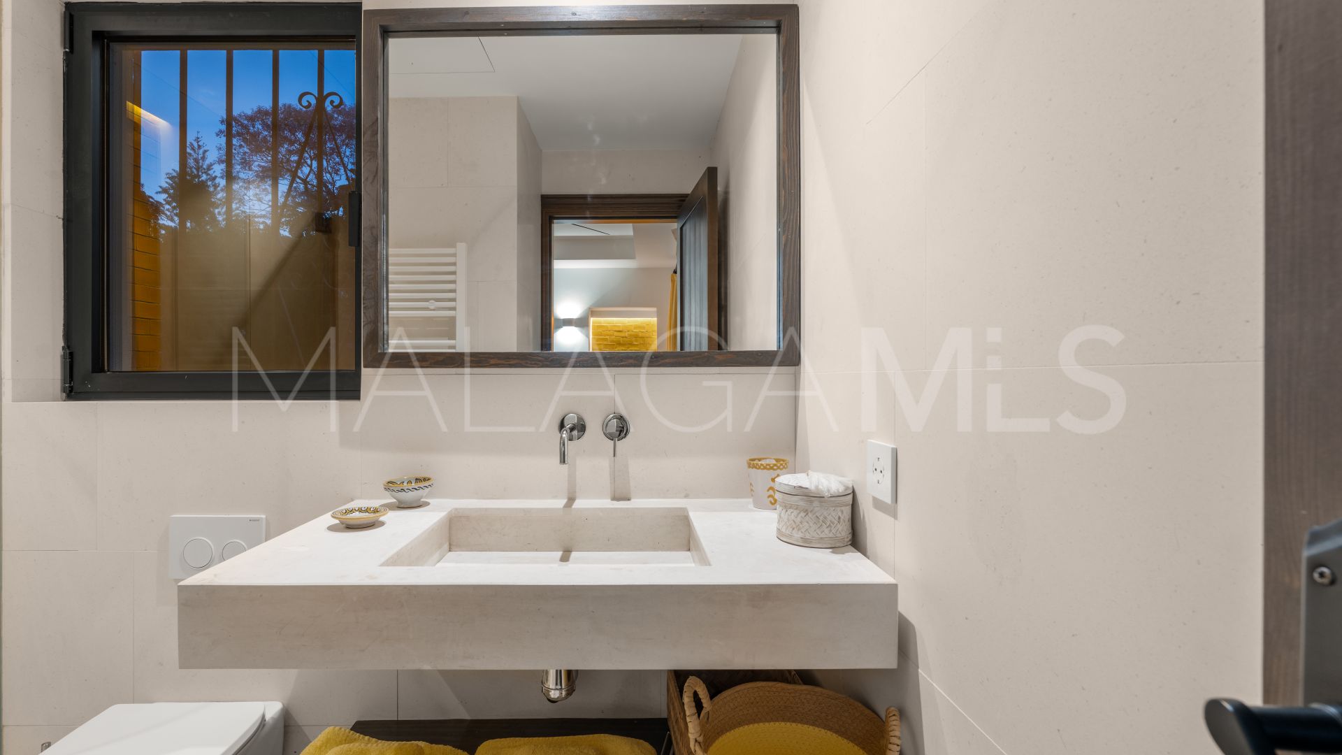 Villa for sale in Guadalmina Baja