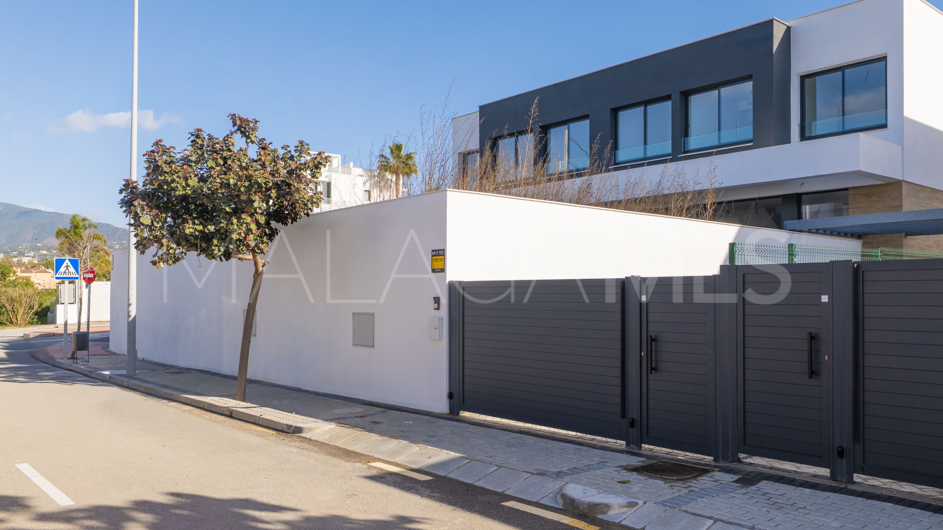 For sale 4 bedrooms semi detached villa in Atalaya