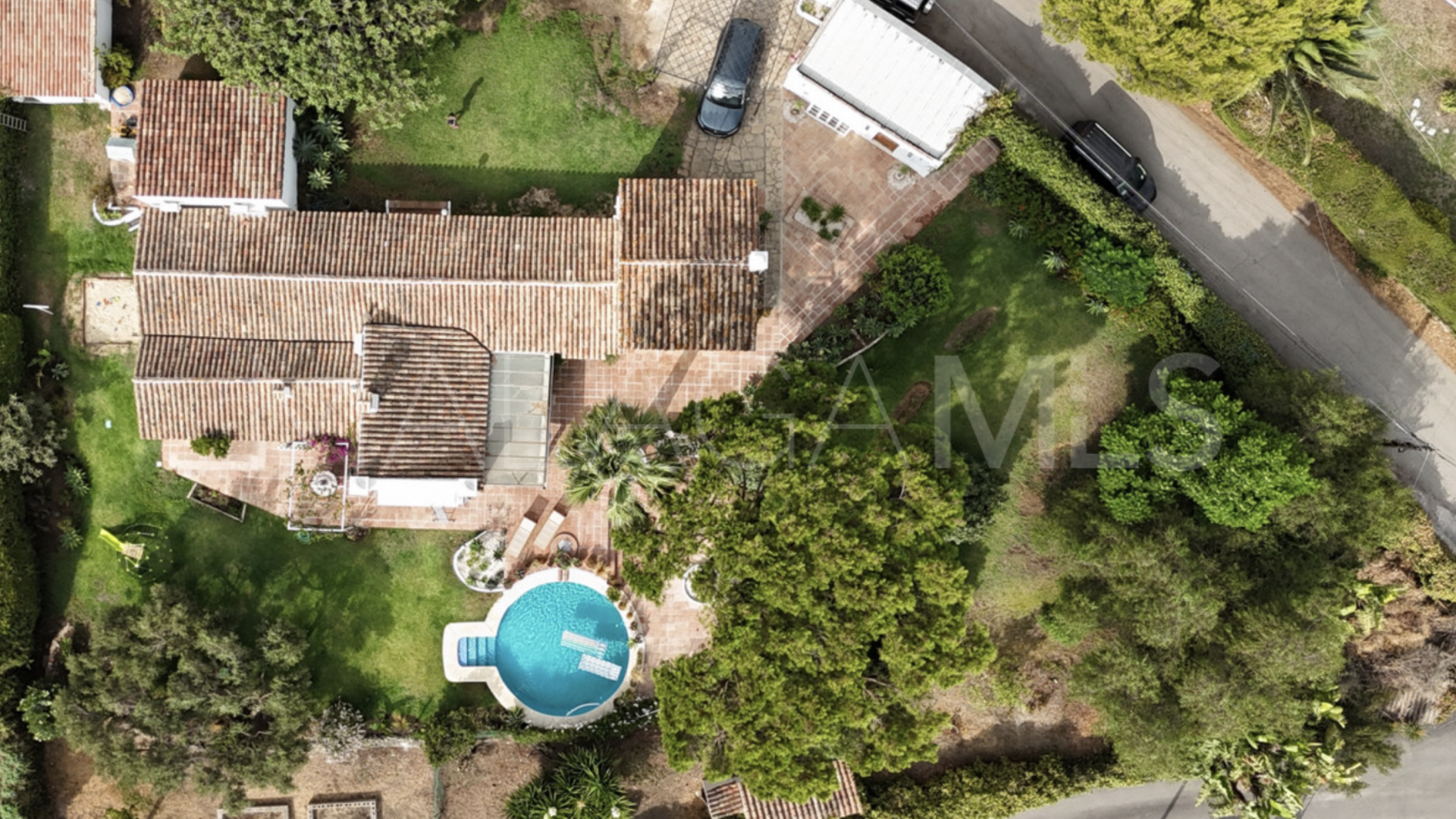 Villa for sale in Guadalmina Alta