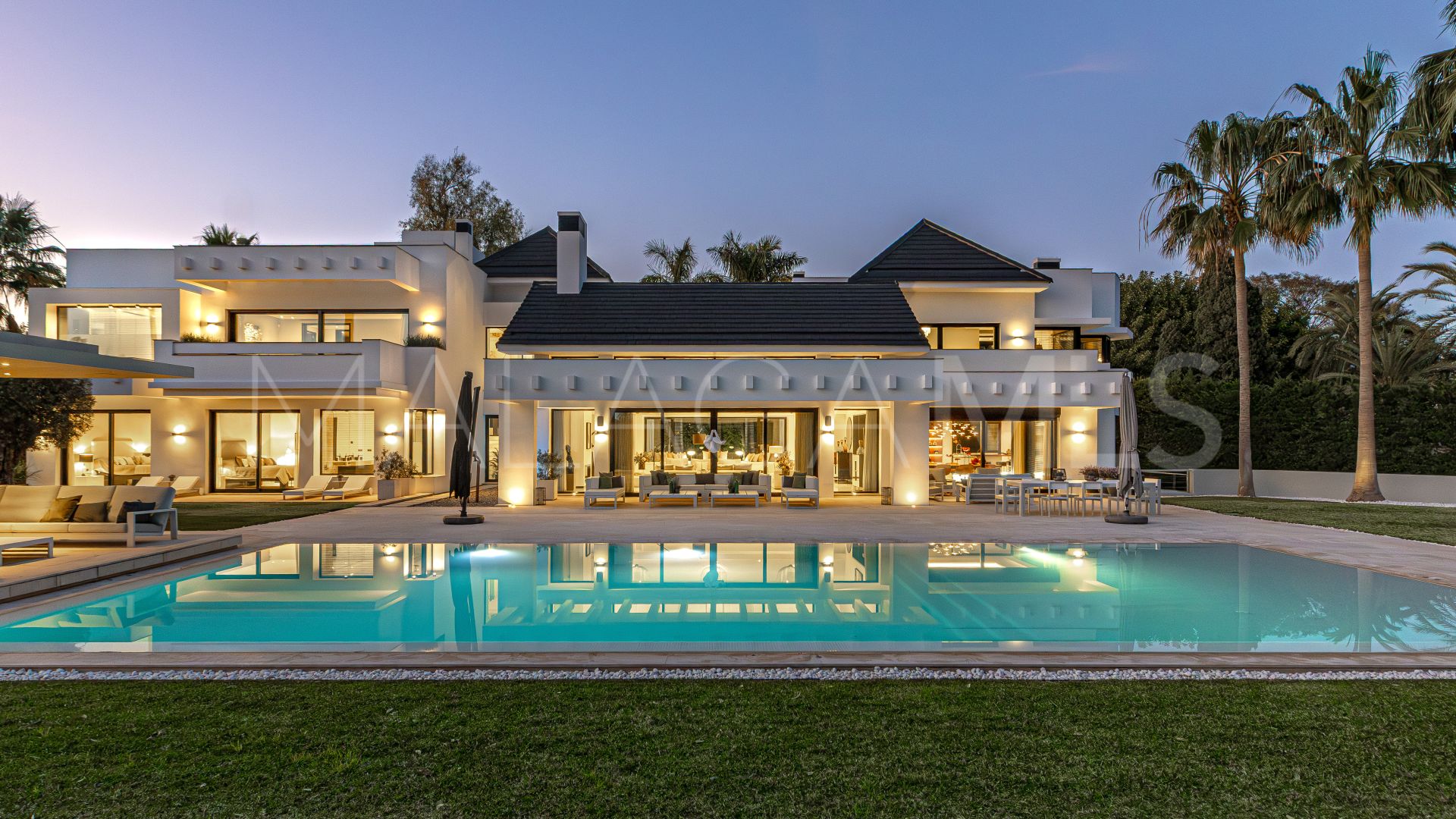 Villa for sale in Guadalmina Baja