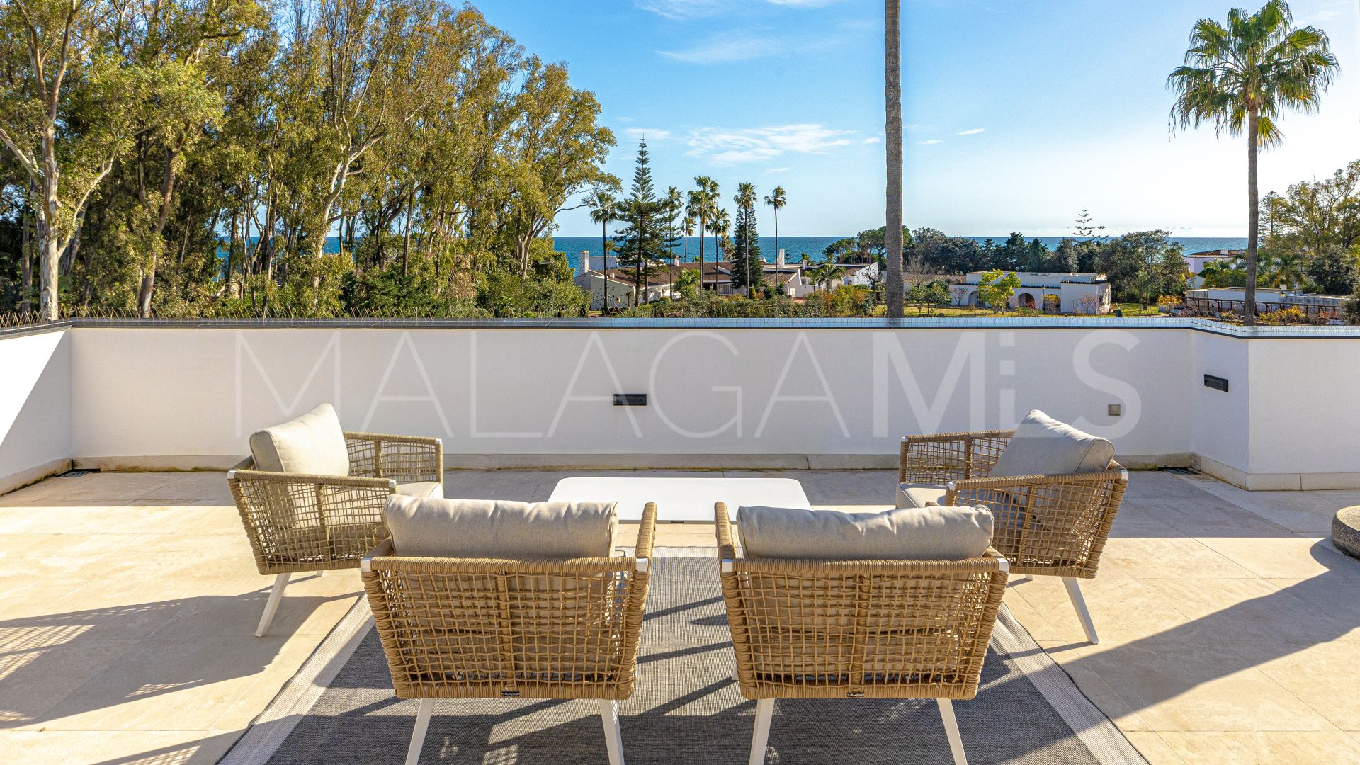 Villa for sale in Guadalmina Baja