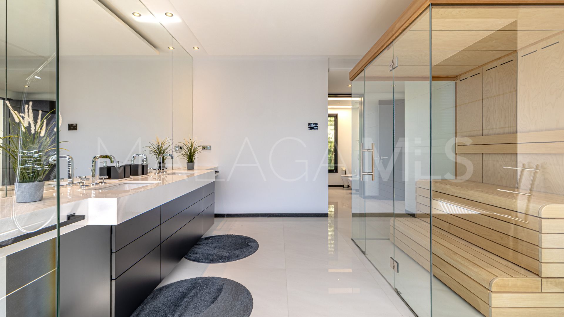 Villa for sale in Guadalmina Baja