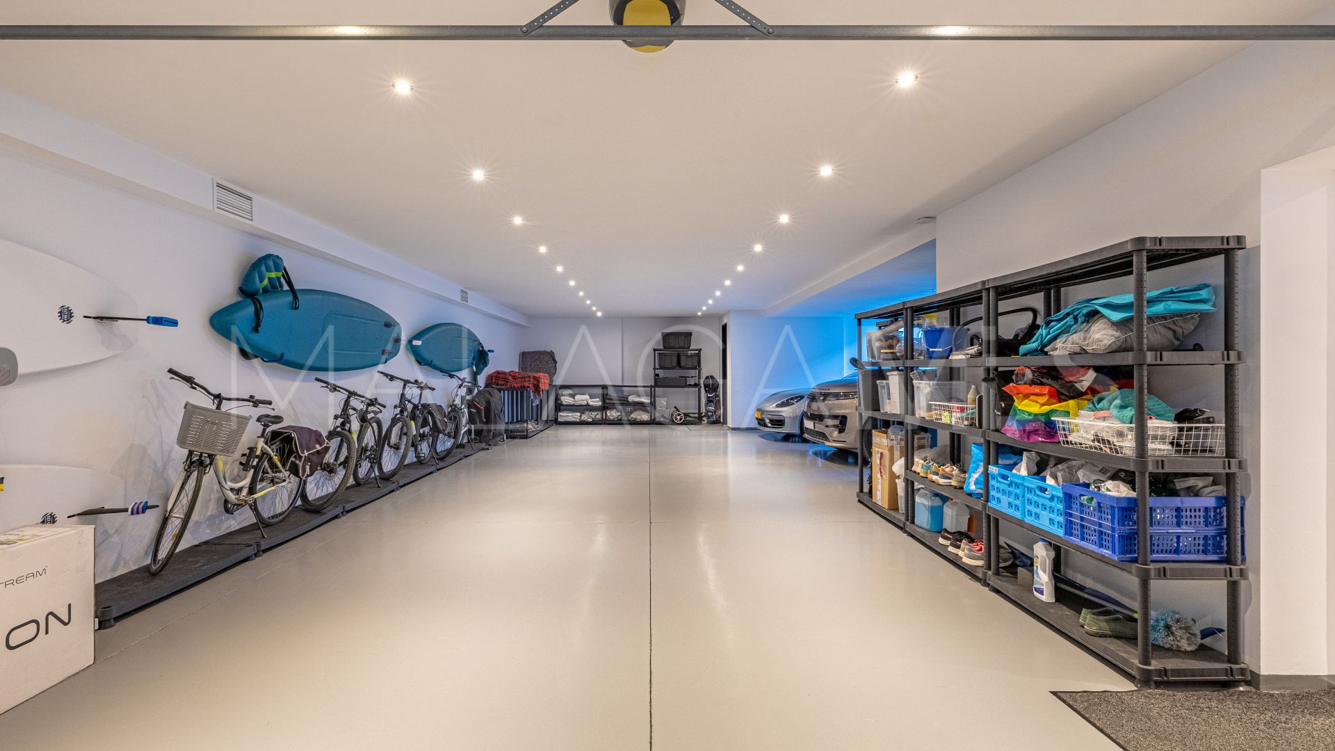 Villa for sale in Guadalmina Baja