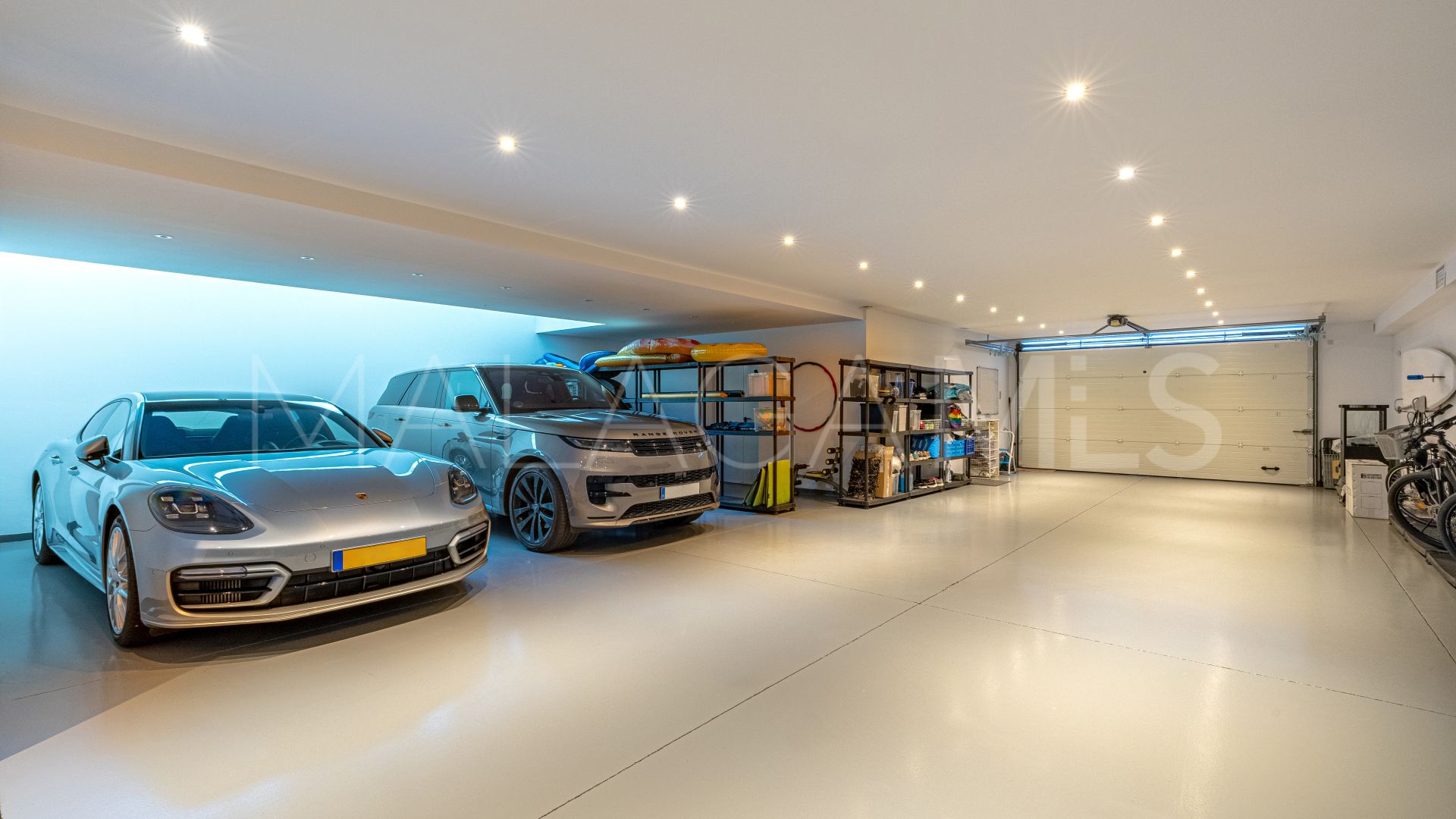 Villa for sale in Guadalmina Baja