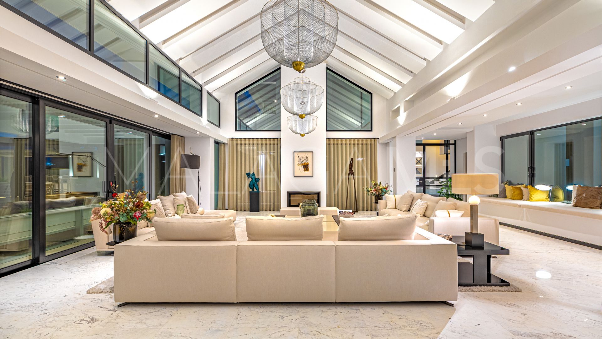 Villa for sale in Guadalmina Baja