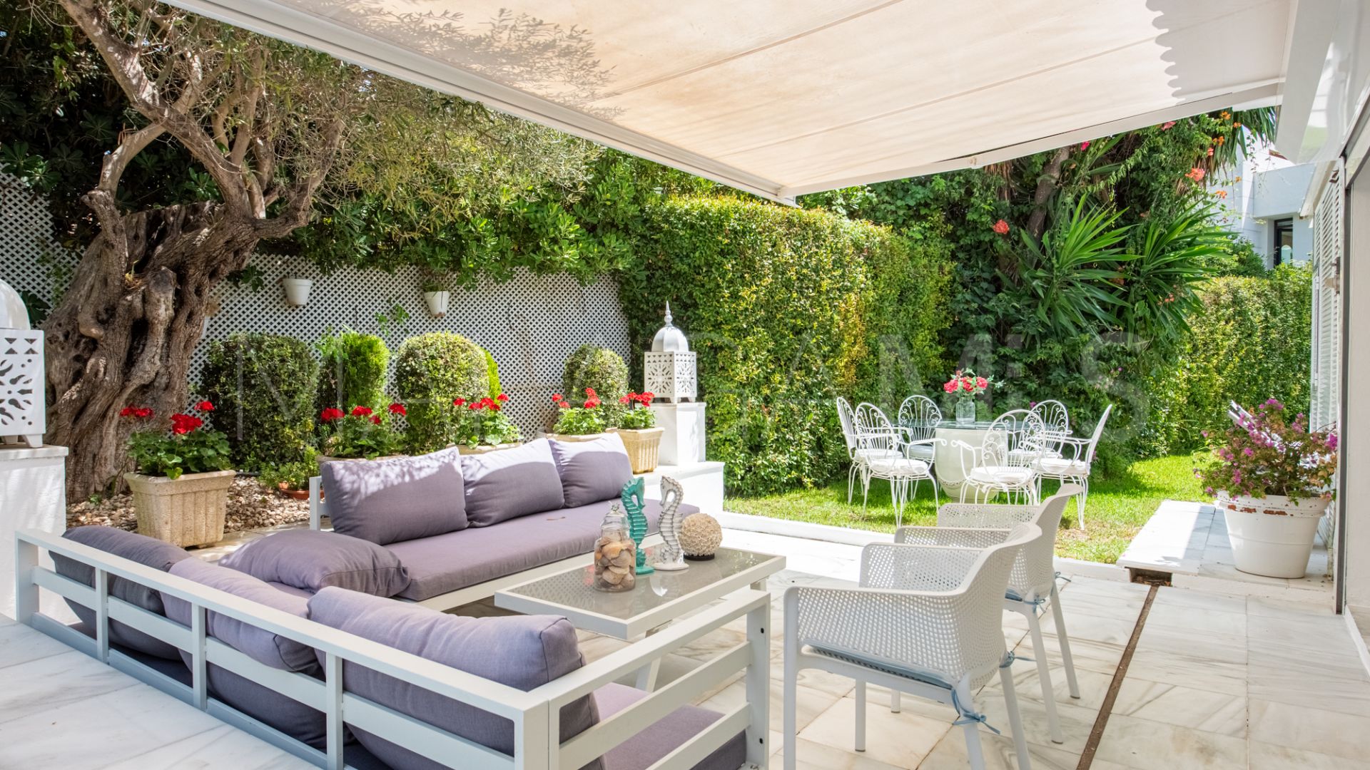 For sale Los Monteros semi detached villa with 7 bedrooms