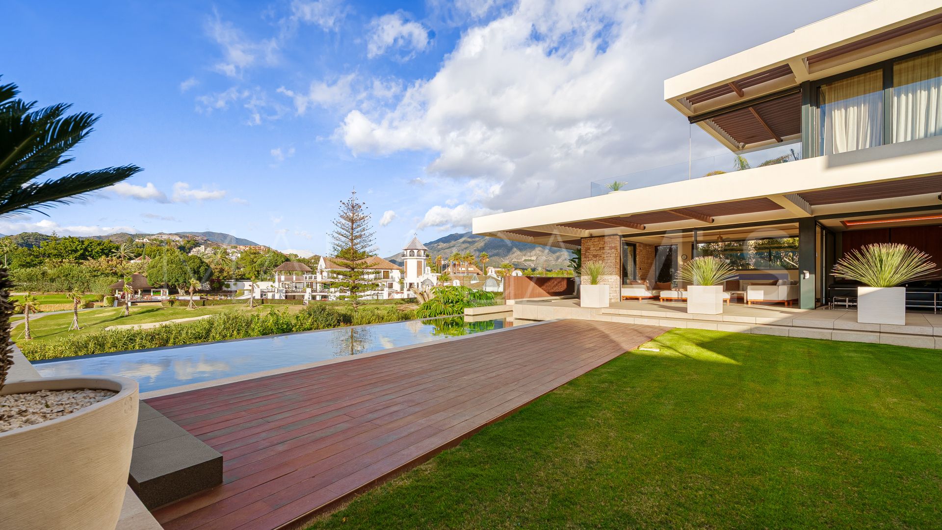 Villa for sale in Los Naranjos Golf