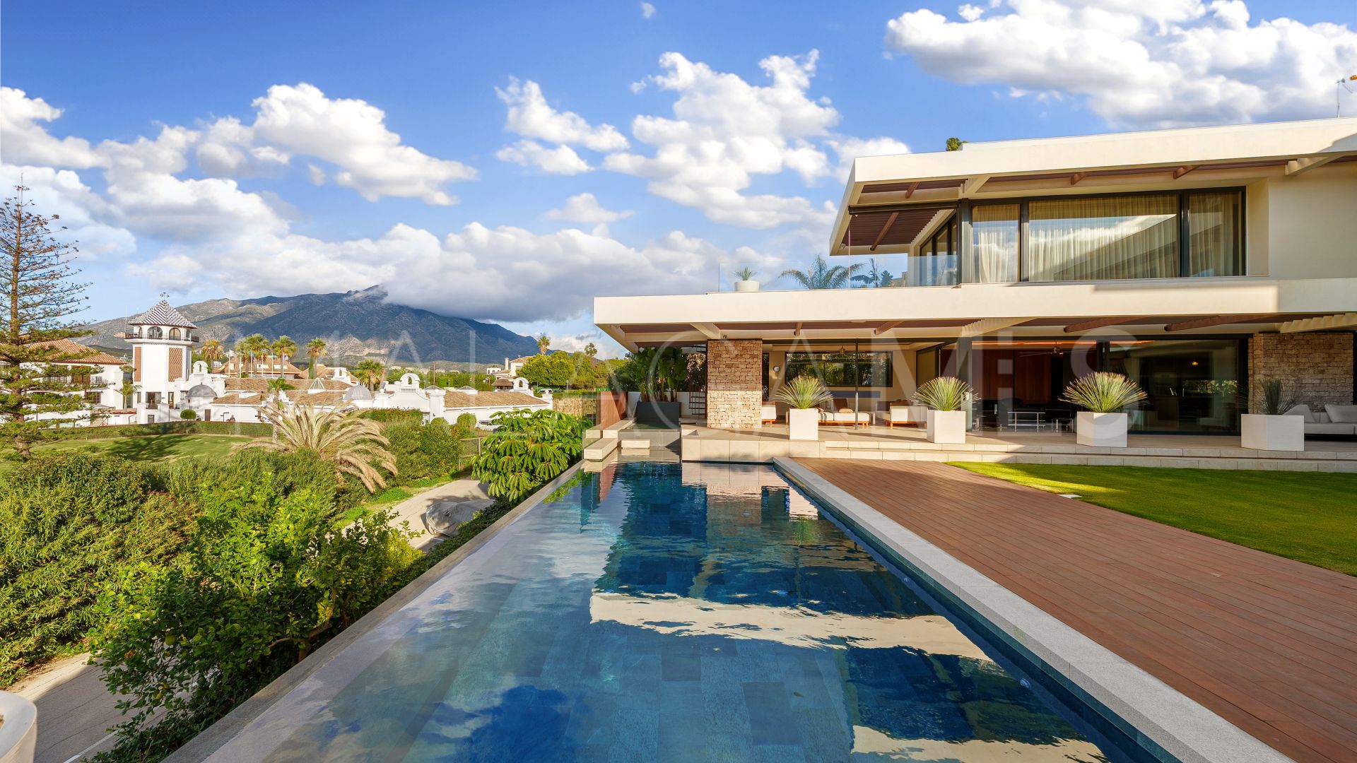 Villa for sale in Los Naranjos Golf