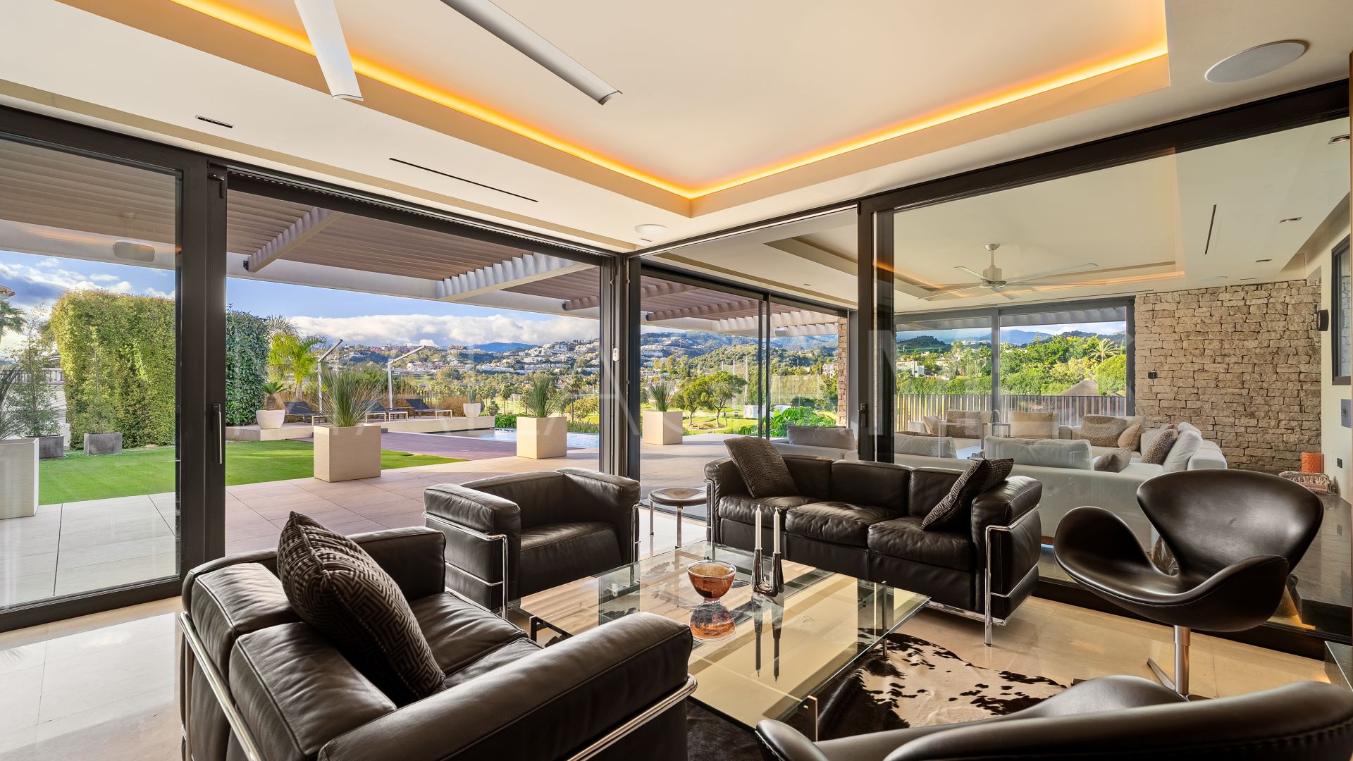 Villa for sale in Los Naranjos Golf