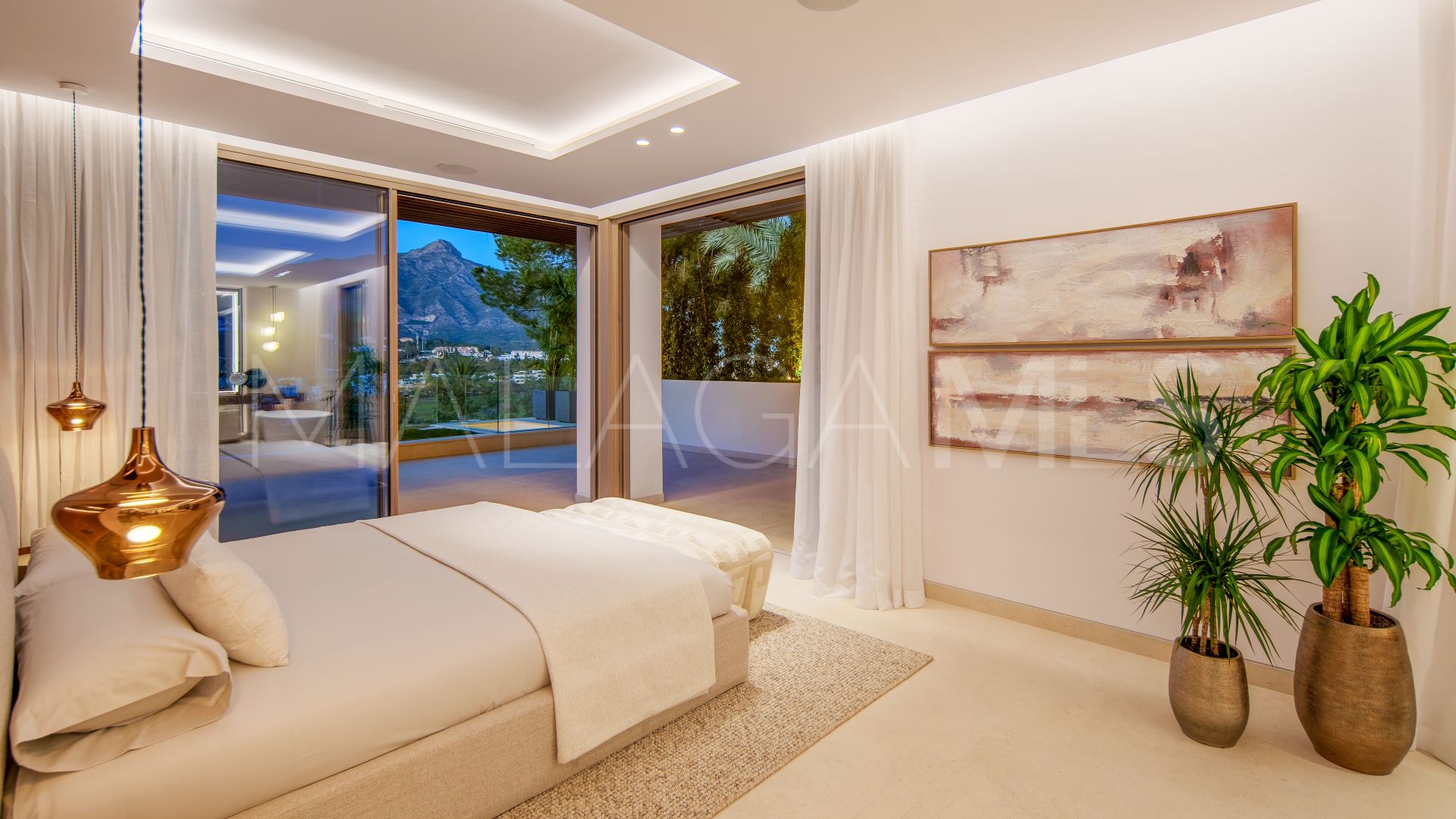 Buy Nueva Andalucia 5 bedrooms villa