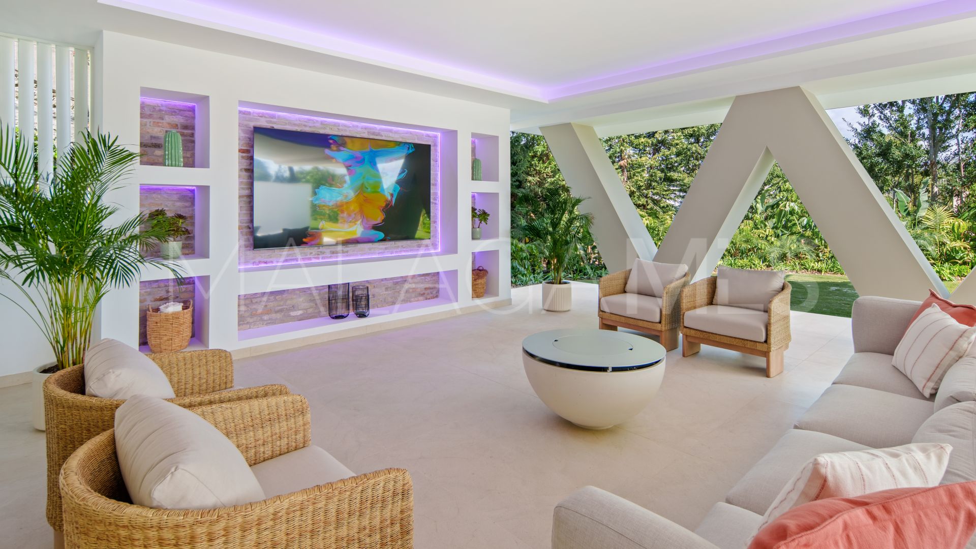 Buy Nueva Andalucia 5 bedrooms villa