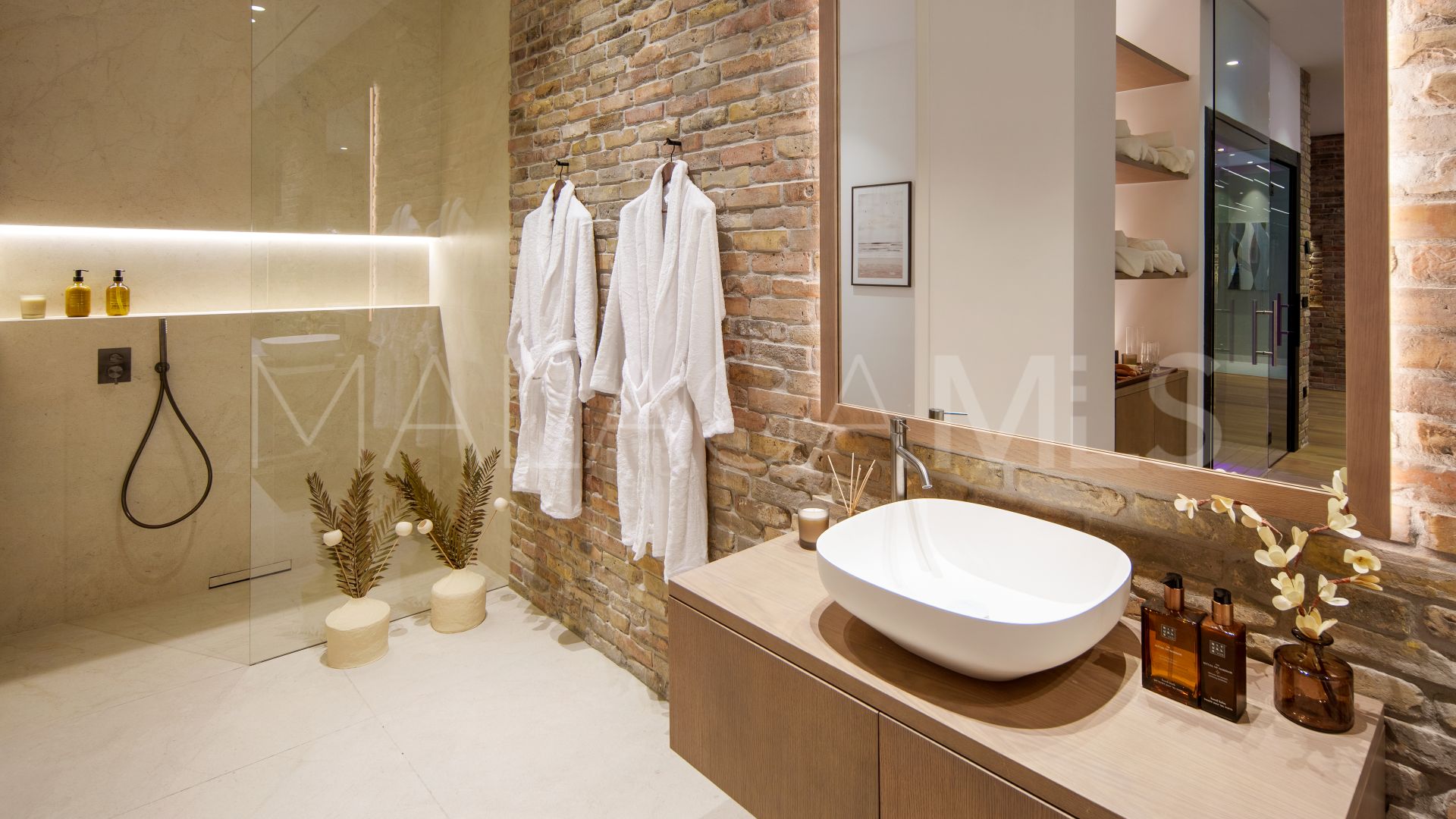 Buy Nueva Andalucia 5 bedrooms villa