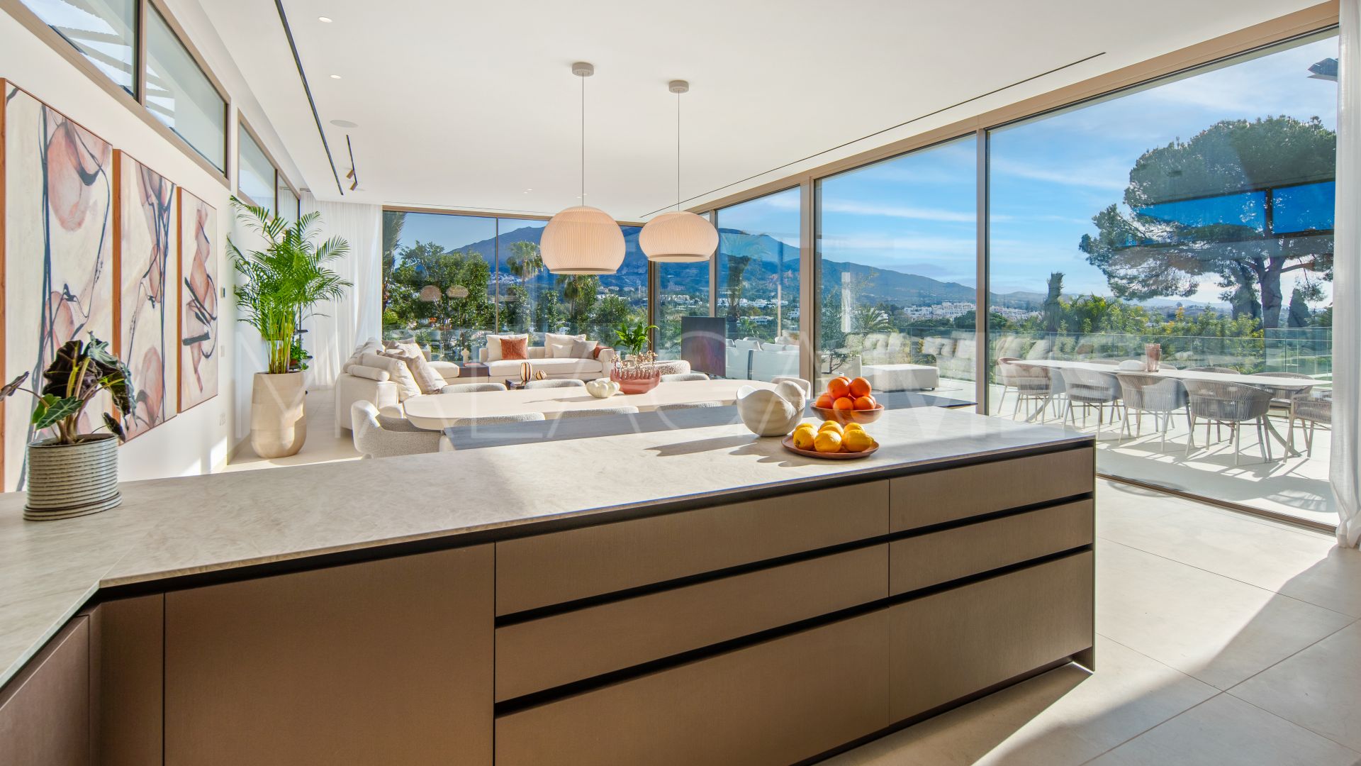 Buy Nueva Andalucia 5 bedrooms villa