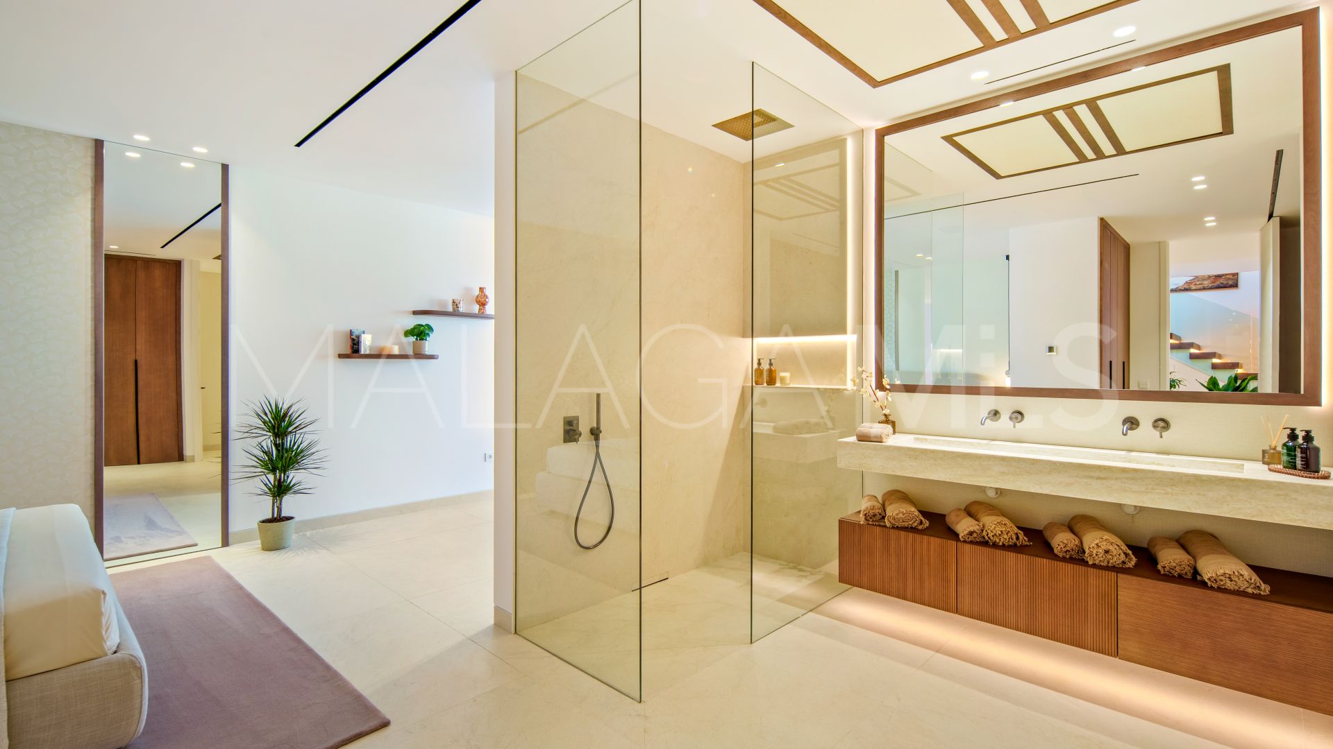 Buy Nueva Andalucia 5 bedrooms villa