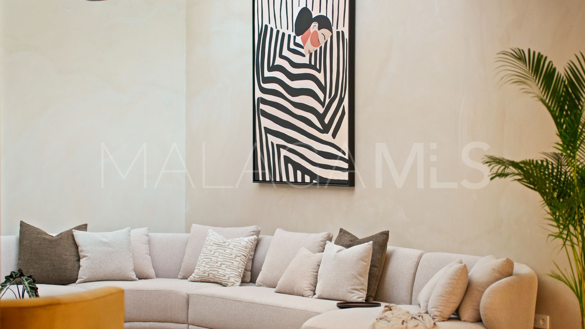 Buy Nueva Andalucia 5 bedrooms villa